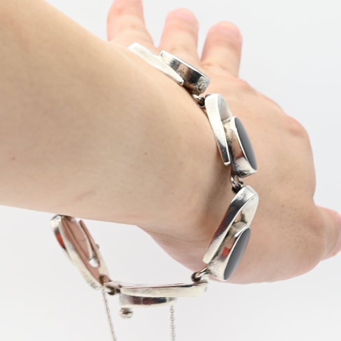 Black Onyx Accent Top Graceful Design Bracelet / Denmark