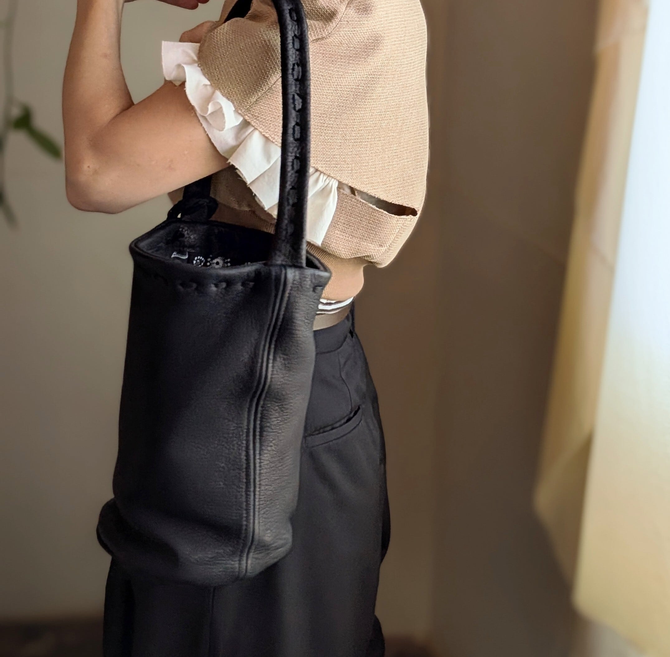 Nasngwam. ] ナスングワム / One Handle Tote / Black | 服と雑貨ume