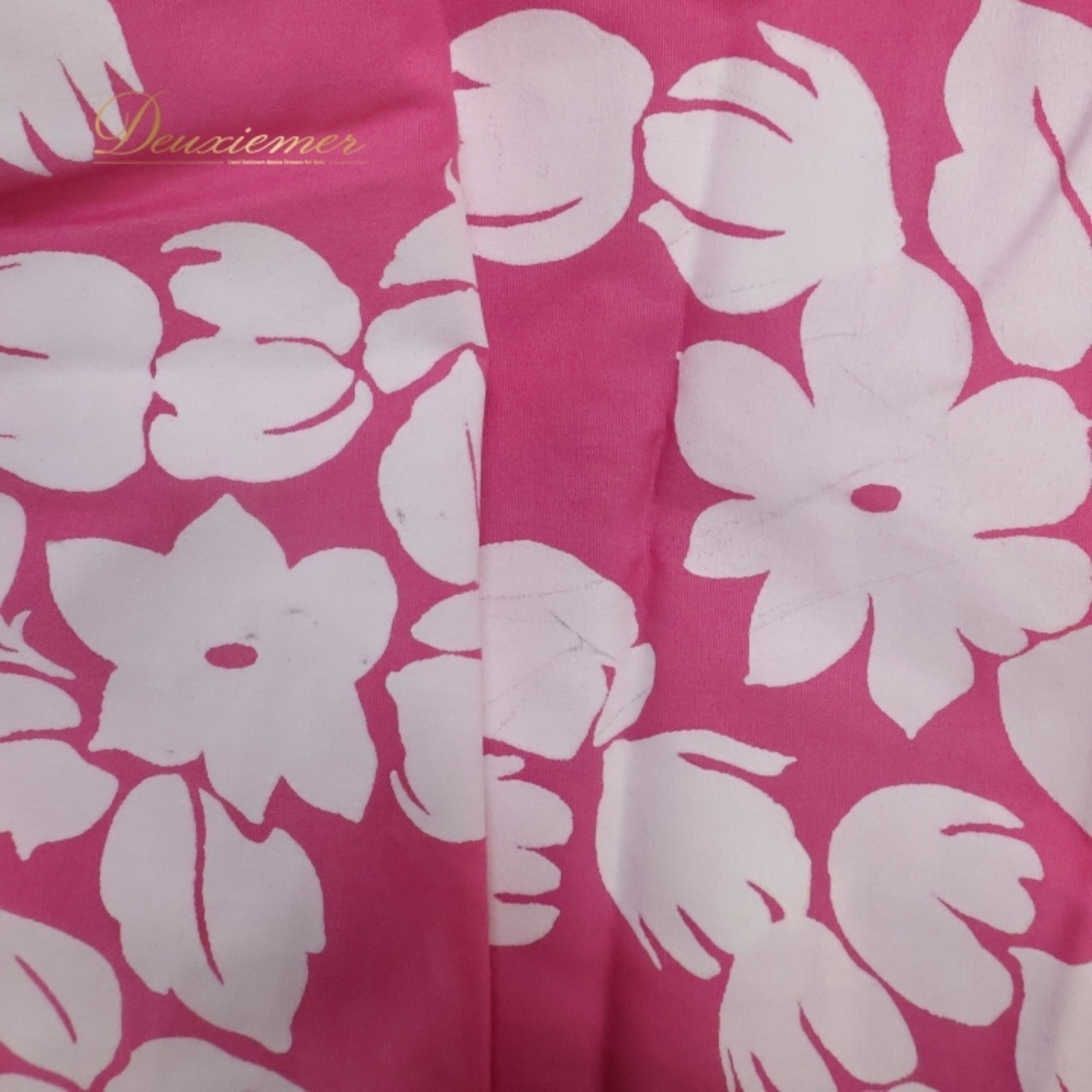 フラダンス 衣装 ツーピース セットアップ 上下セット タヒチインポーツ ピンク系 TAHITI IMPORTS チューブトップ 花柄 かわいい 華やか 鮮やか 明るい 白 ハワイアン アロハ ハワイアンプリント フラ ダンス レッスン 練習