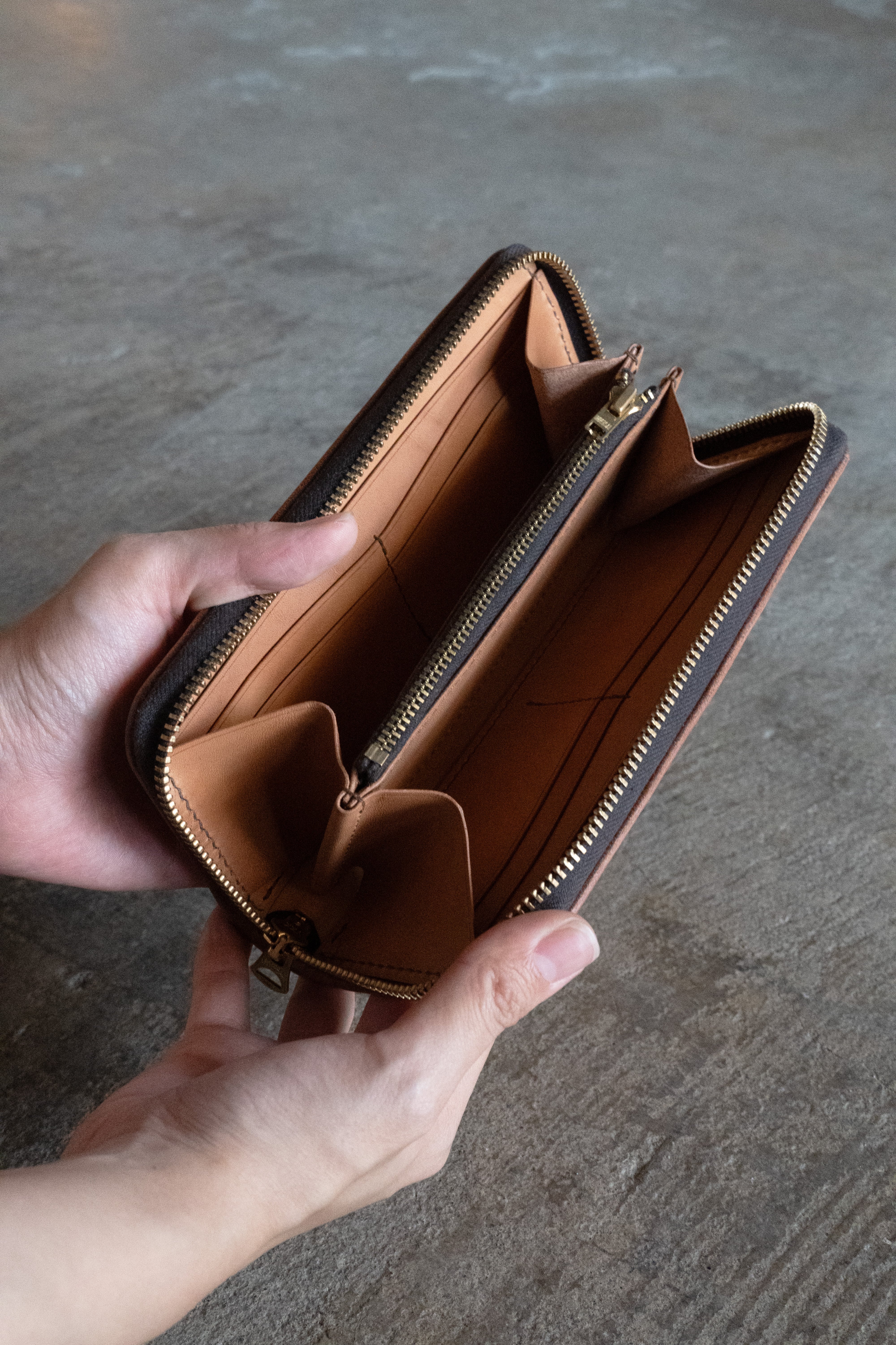 Roundzip wallet / Harness Leather【送料無料】 | 高級皮革ならminca