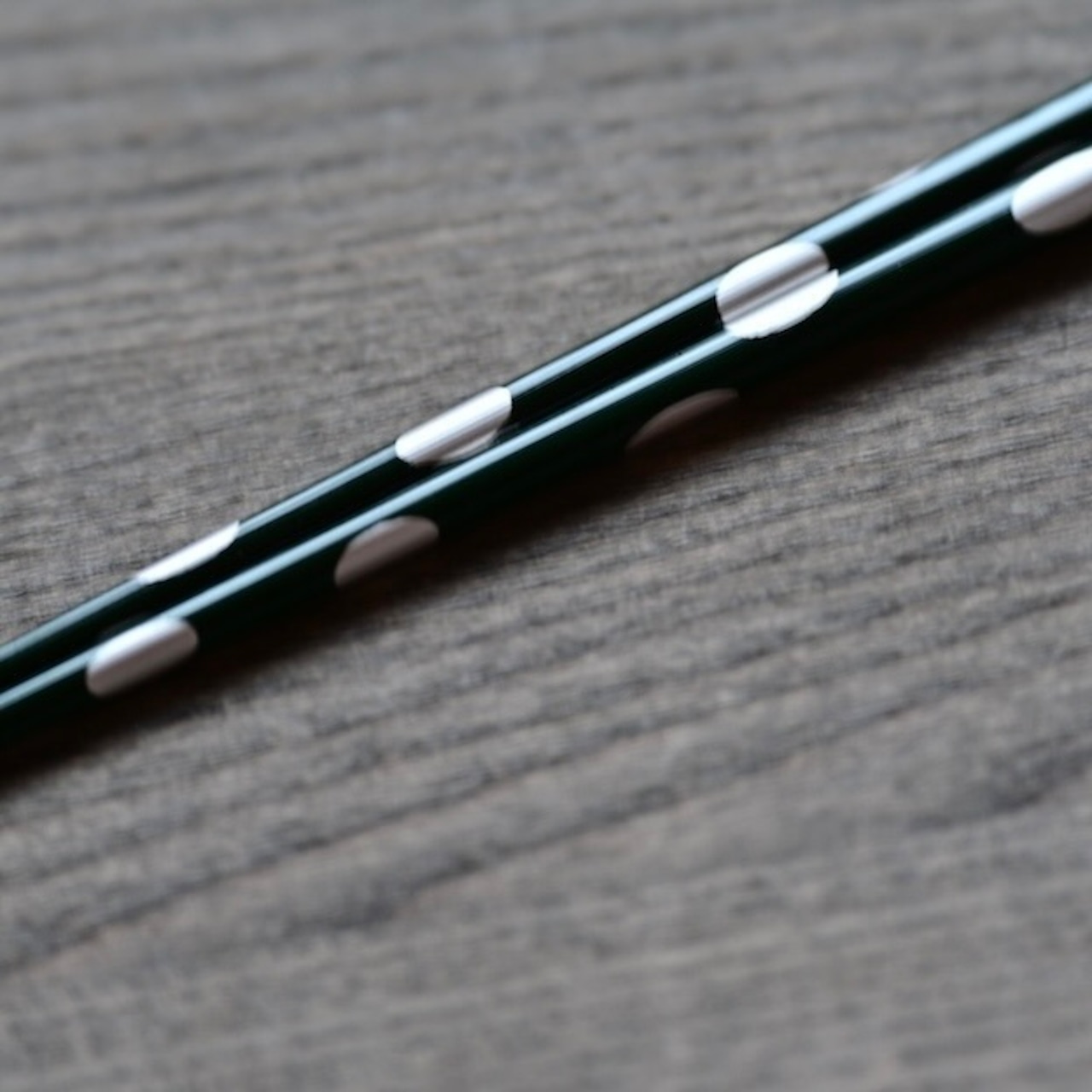 山岸紗綾　さやこ　銀の水玉のおはし　Saya Yamagishi – Silver Polka Dot Chopsticks