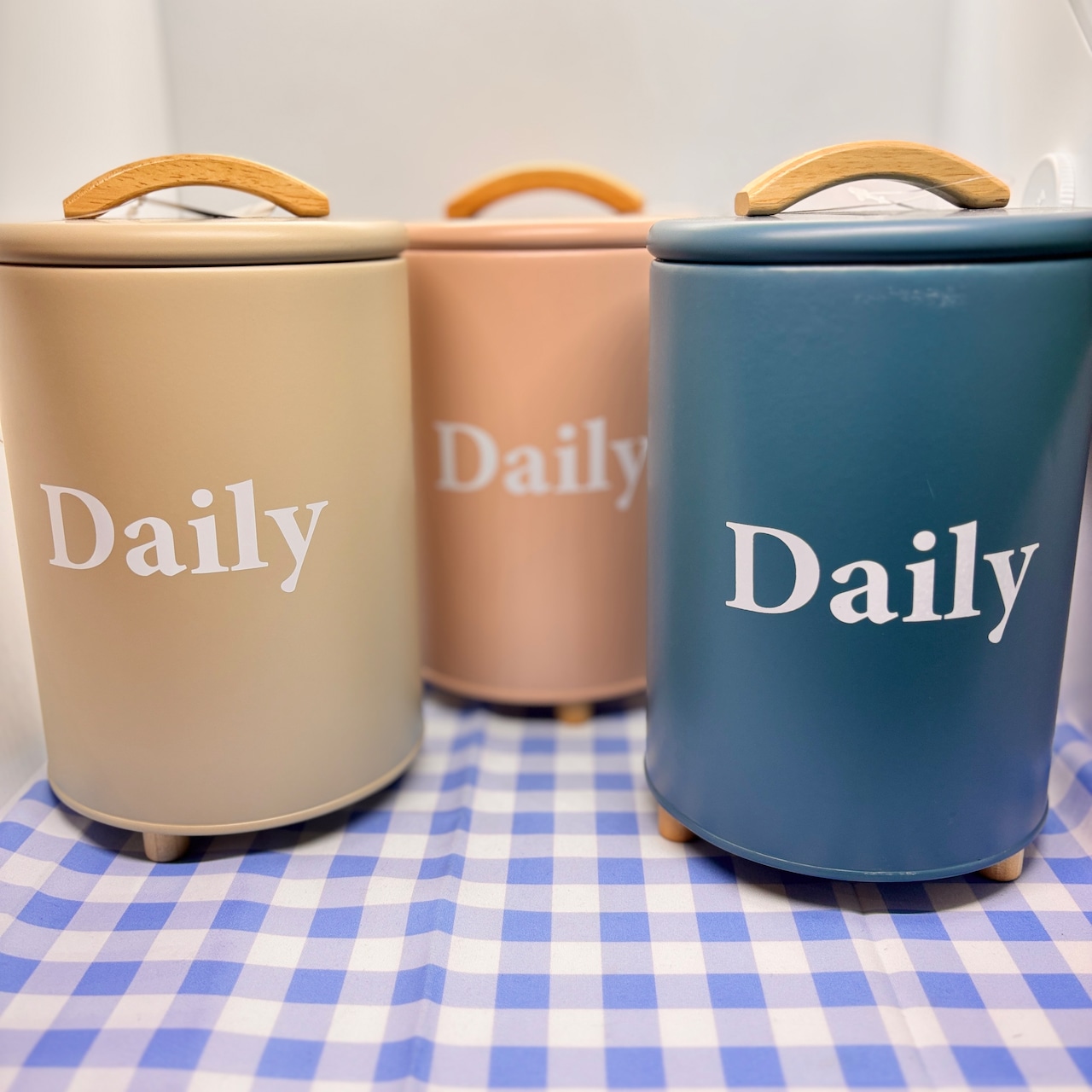 蓋の取手の木がリッチ感ある収納ケース　ボワット・ラウンドケース