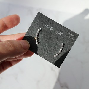 輝く小粒ラインストーンイヤーカフ