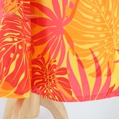 フラダンス 衣装 ワンピース ドレス オレンジ系 ワントーン フリル ノースリーブ モンステラ柄 かわいい 華やか 鮮やか 明るい 統一感 橙 赤 ハワイアン アロハ ハワイアンプリント フラ ダンス レッスン 練習 アシンメトリー パーティー レディース