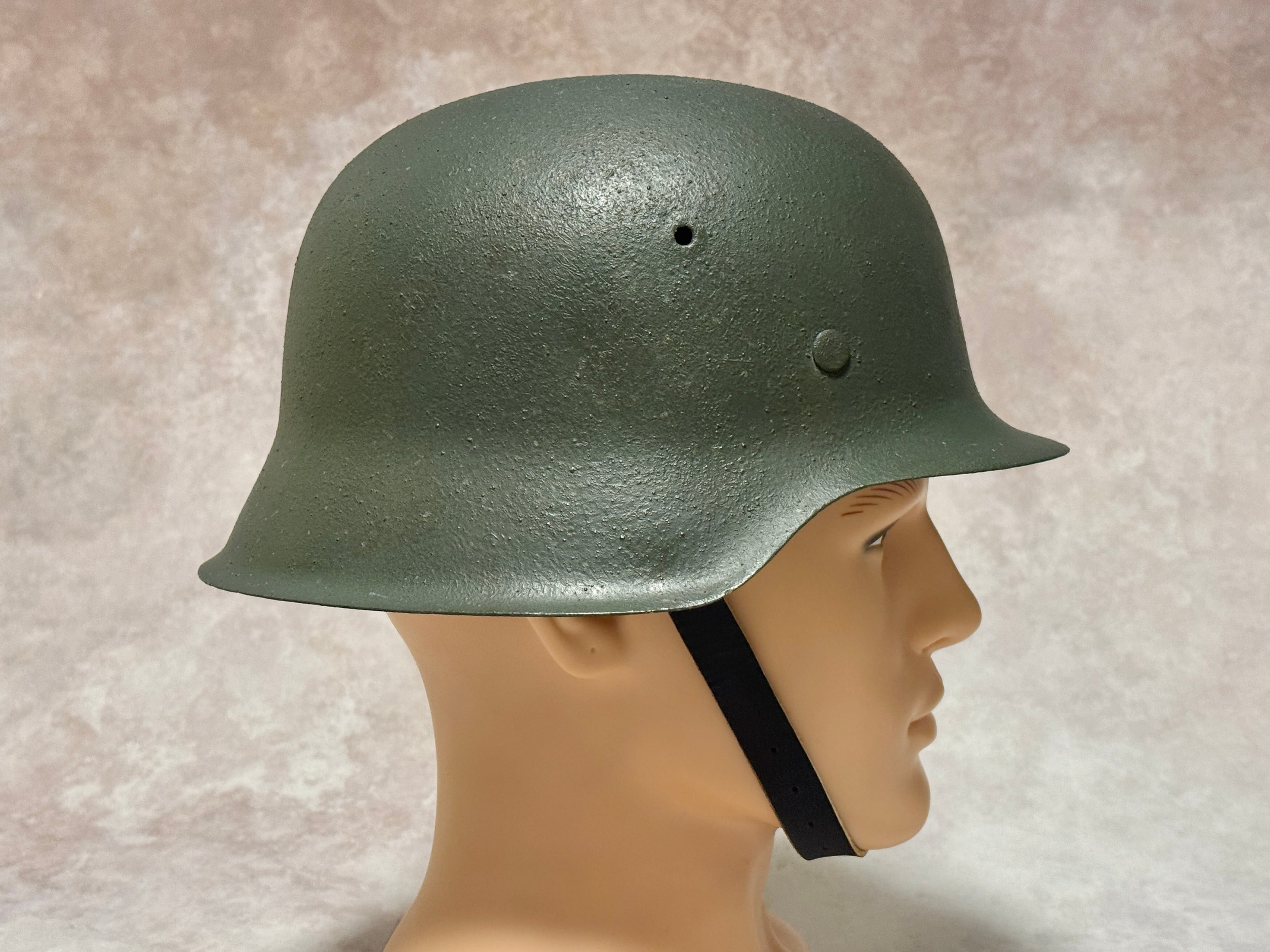 旧ドイツ軍　ヘルメット (シュタールヘルム M42) 実物？ナチヘル 実物】WWⅡ ドイツ軍 M42シュタールヘルメット レストア品 Q64 57cm