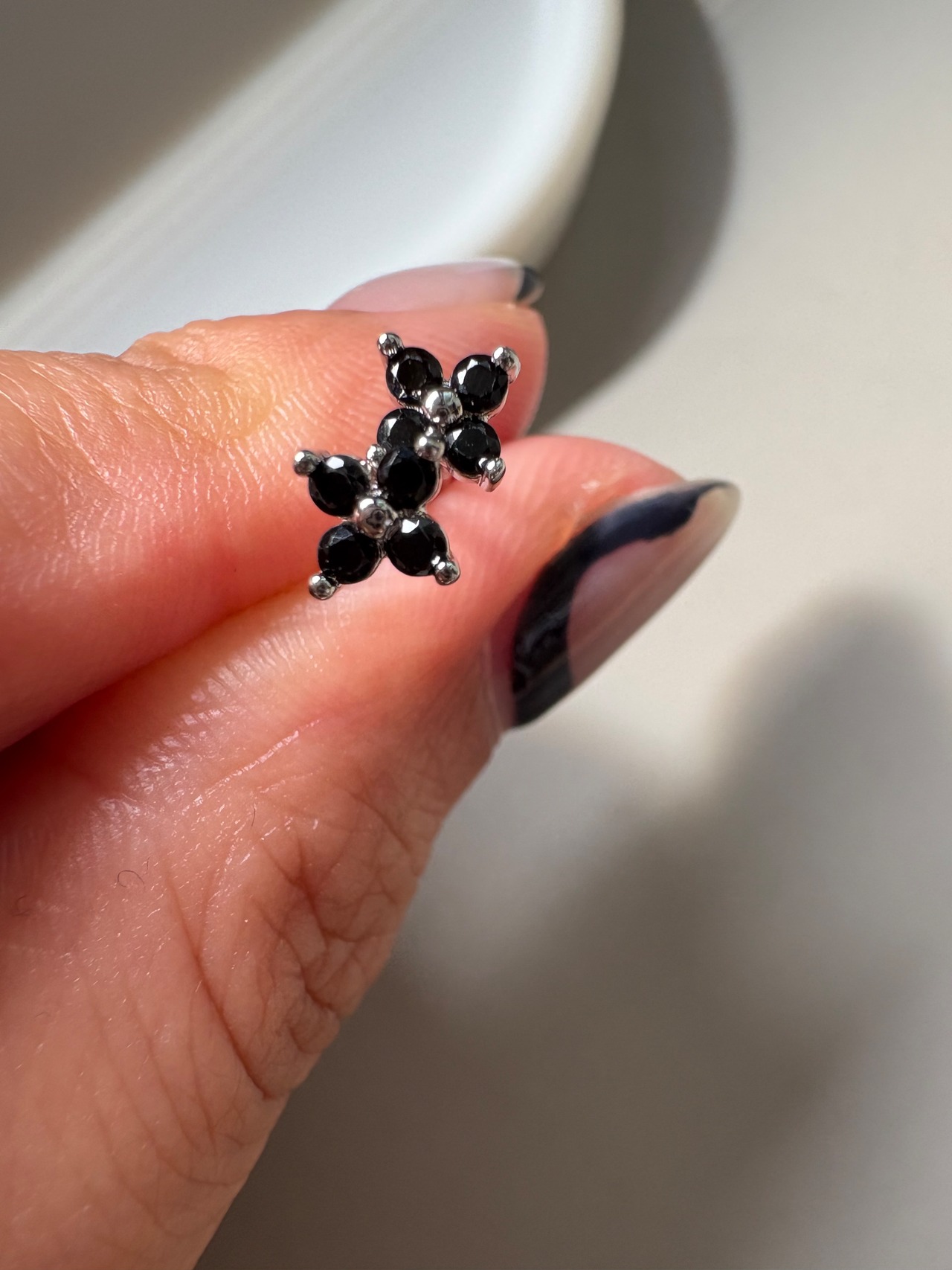 クロフラワーミニピアス