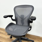 【2025年製】Herman Miller Aeron chair ハーマンミラー アーロンチェア リマスタード Bサイズ フル機能 グラファイト ポスチャーフィット オフィスチェア ALPG1 G1 G1 BB BK【中古】【YCサイズ】