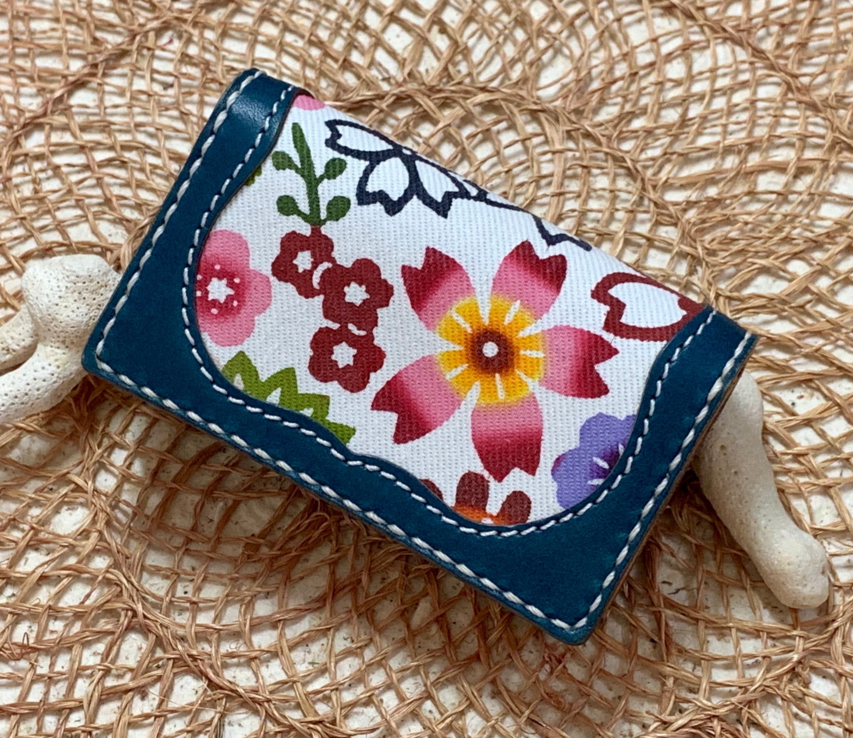 紅型カードケース　　（桜柄）　　革　紺色