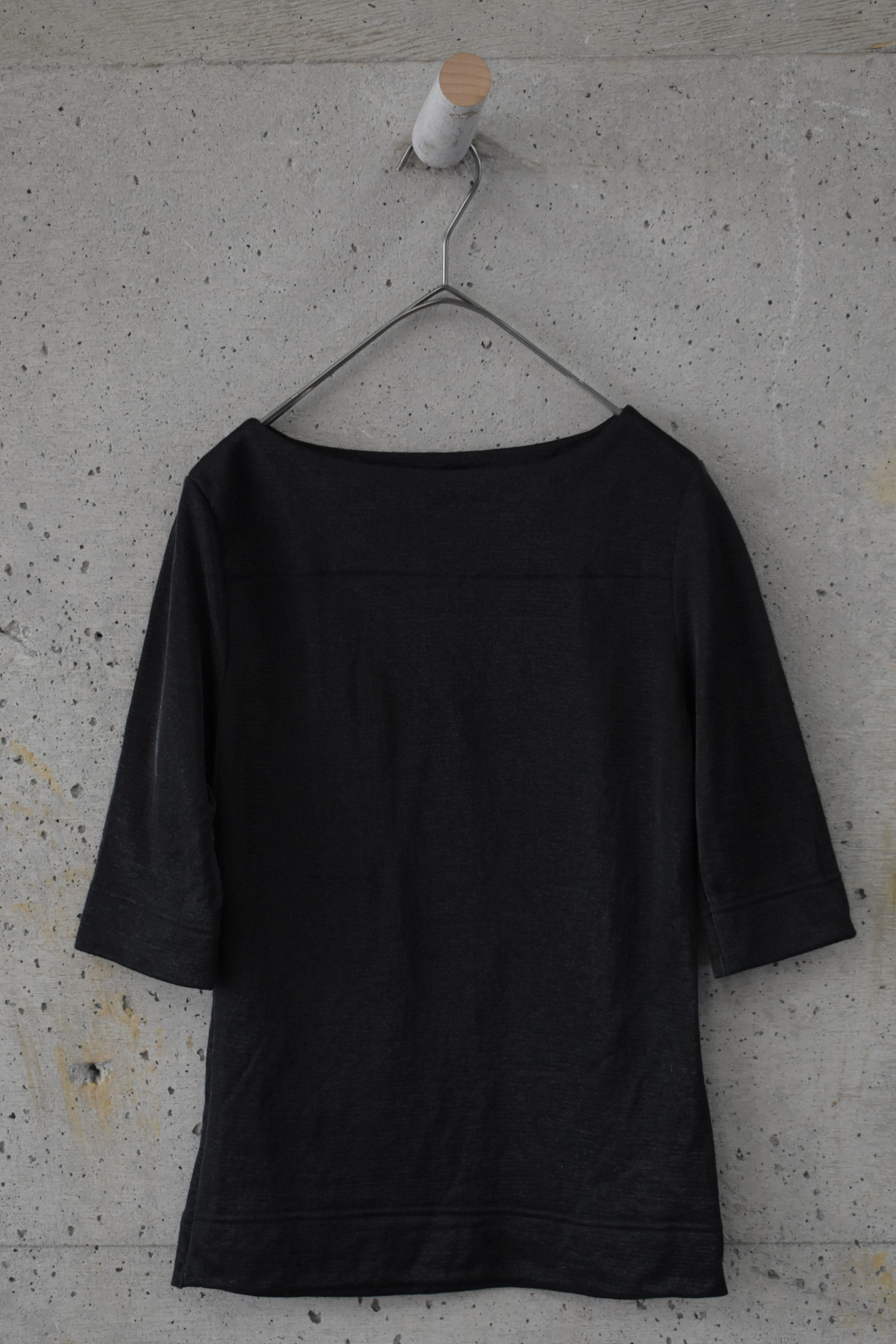 Black glossy top