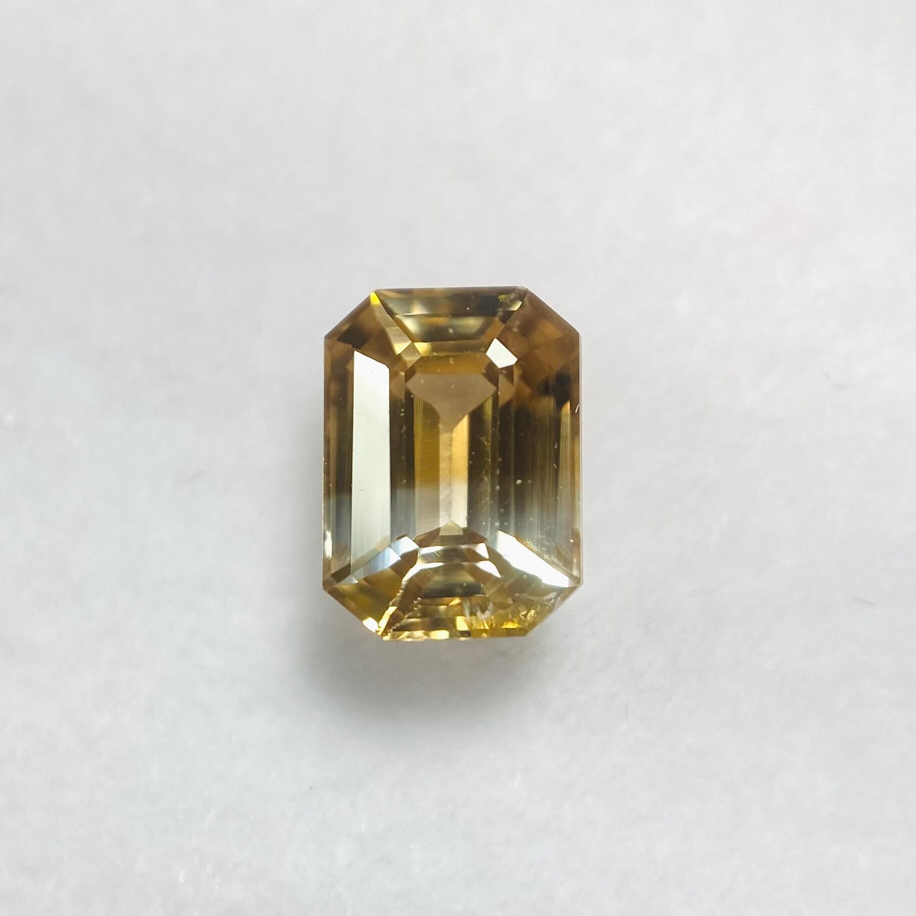 ダンディーなバイカラージルコン