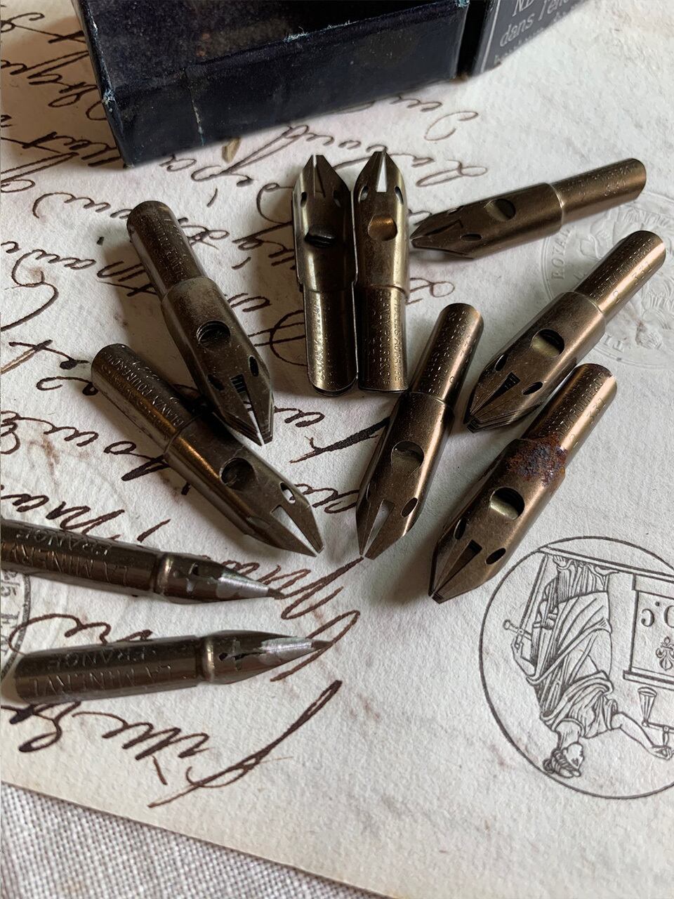 小さな紙箱 ニブ ペン先入り 黒 BLANZY POURE & CIE | Brocante 小さな紙箱 ニブ ペン先入り 黒 BLANZY POURE & CIE | Brocante