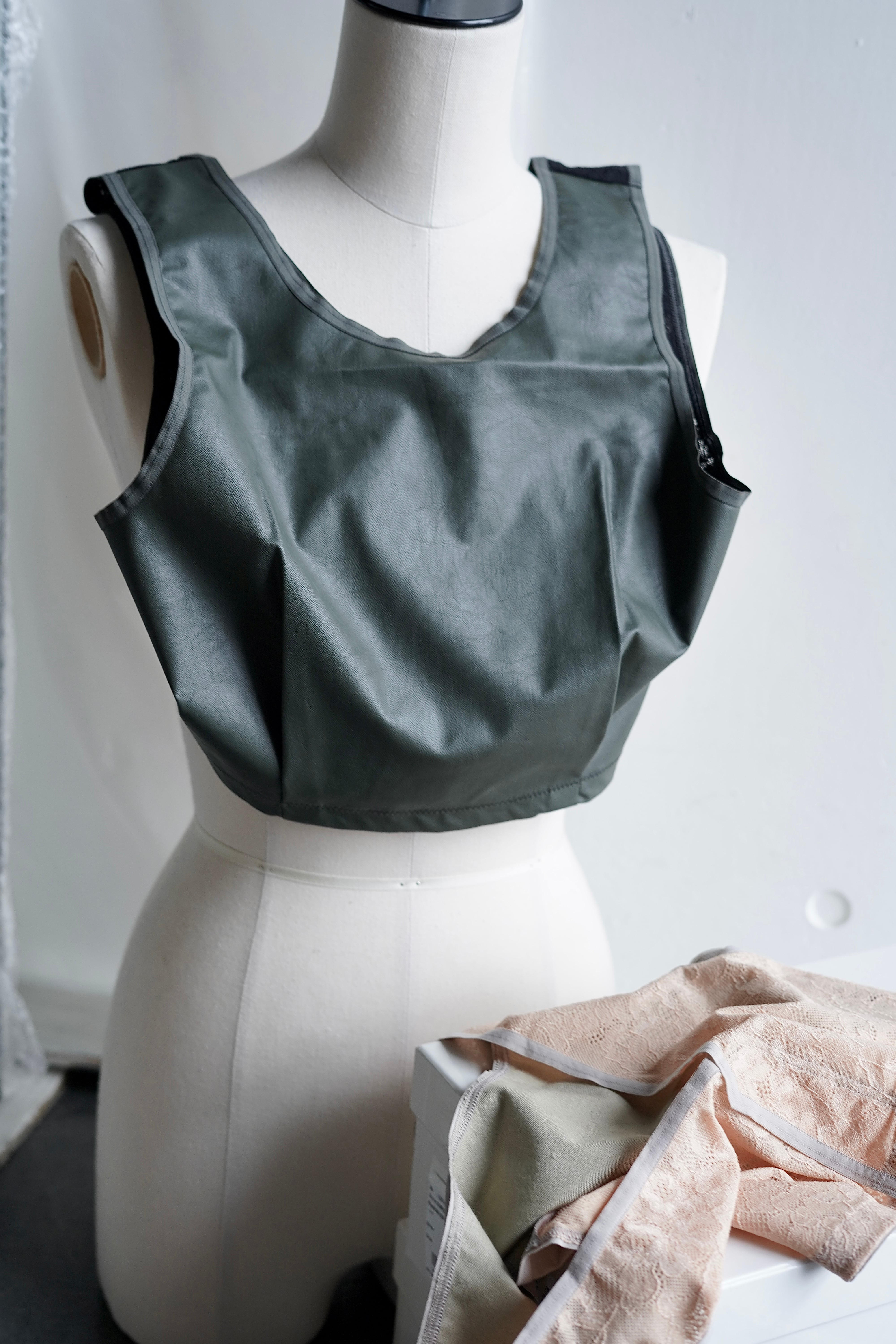 OVERNEATH | JUQUI Online