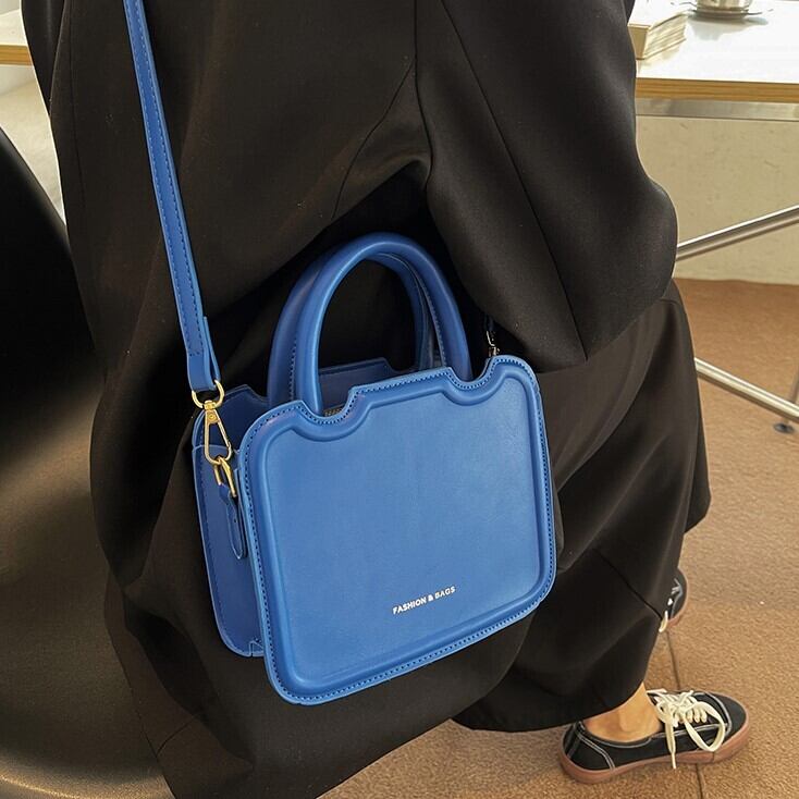 ショルダーバッグ レディース 7色 バッグ 鞄 ハンドバッグ 2way 斜めがけ 肩掛け 手持ち コンパクト 軽量 スクエア型 四角 PU かわいい 大人可愛い きれいめ シンプル カジュアル 上品 エレガント おしゃれ お洒落 おとな ナチュラル こなれ感 ラブリー キュート 無地 OL 通勤 学生 通学 デート お出かけ 女子会 小さめ ベージュ ブラック 黒 ブルー 青 ブラウン グリーン オールシーズン 10代 20代 30代 40代 韓国 韓国系 普段使い 楽ちん モテ トレンド 送料無料