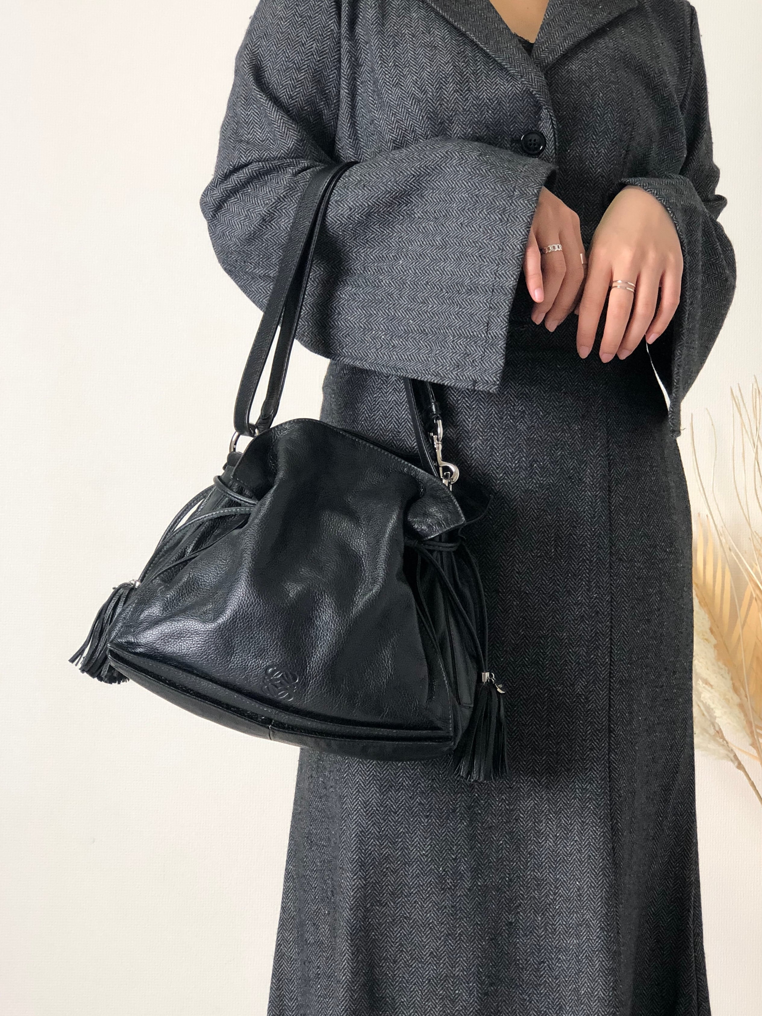 LOEWE ロエベ アナグラム タッセル レザー 巾着 ドローストリング