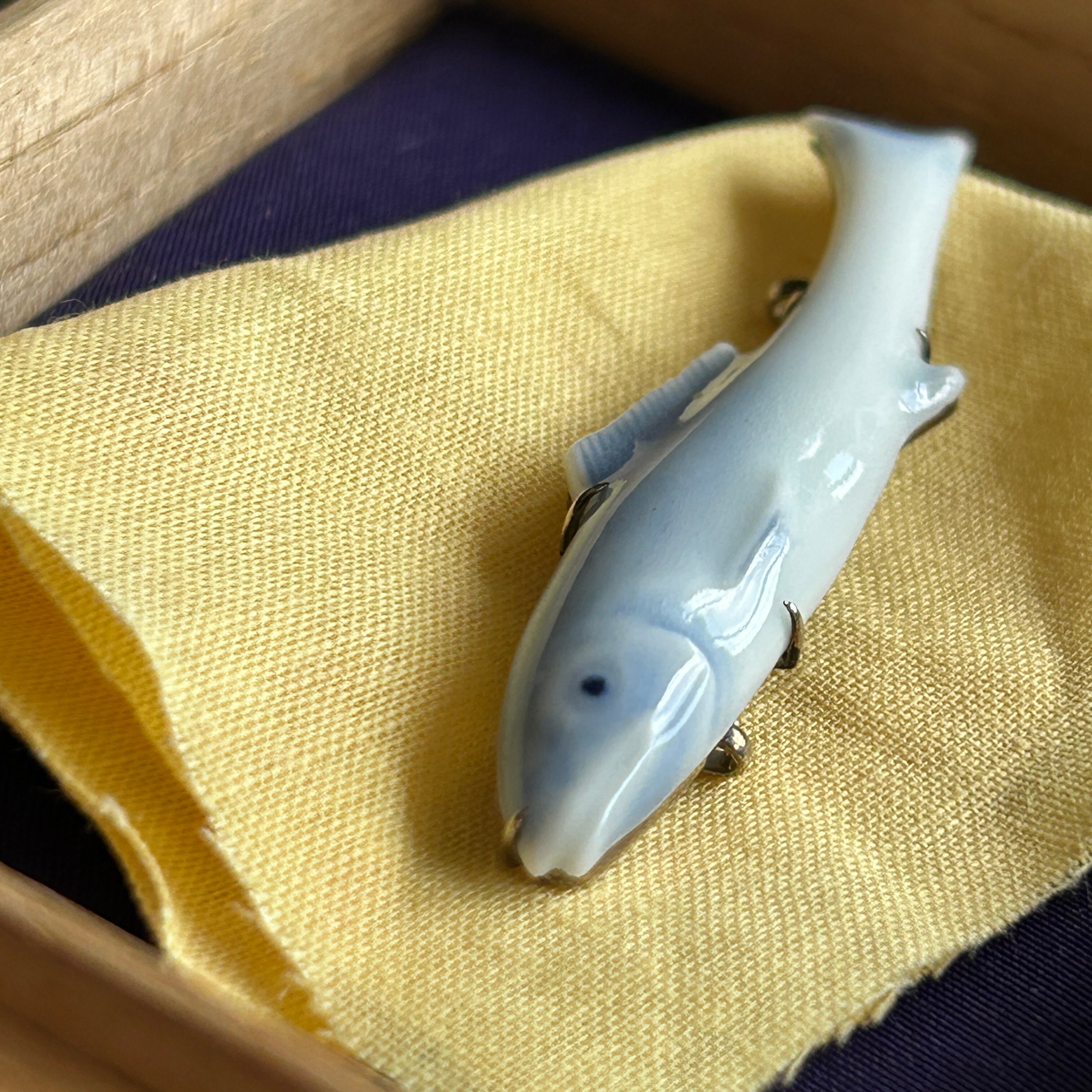 12代今右衛門　繊細な香魚の帯留め　WG使用