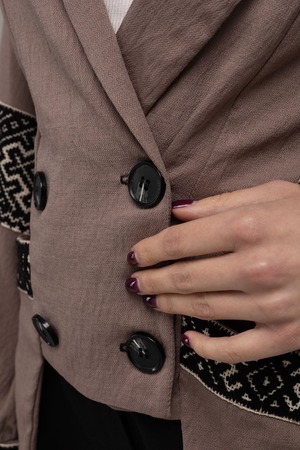 ウクライナ刺繍ジャケット　グラージュ・ニジンカ（平行縫い）手縫い　レディース・フリーサイズ