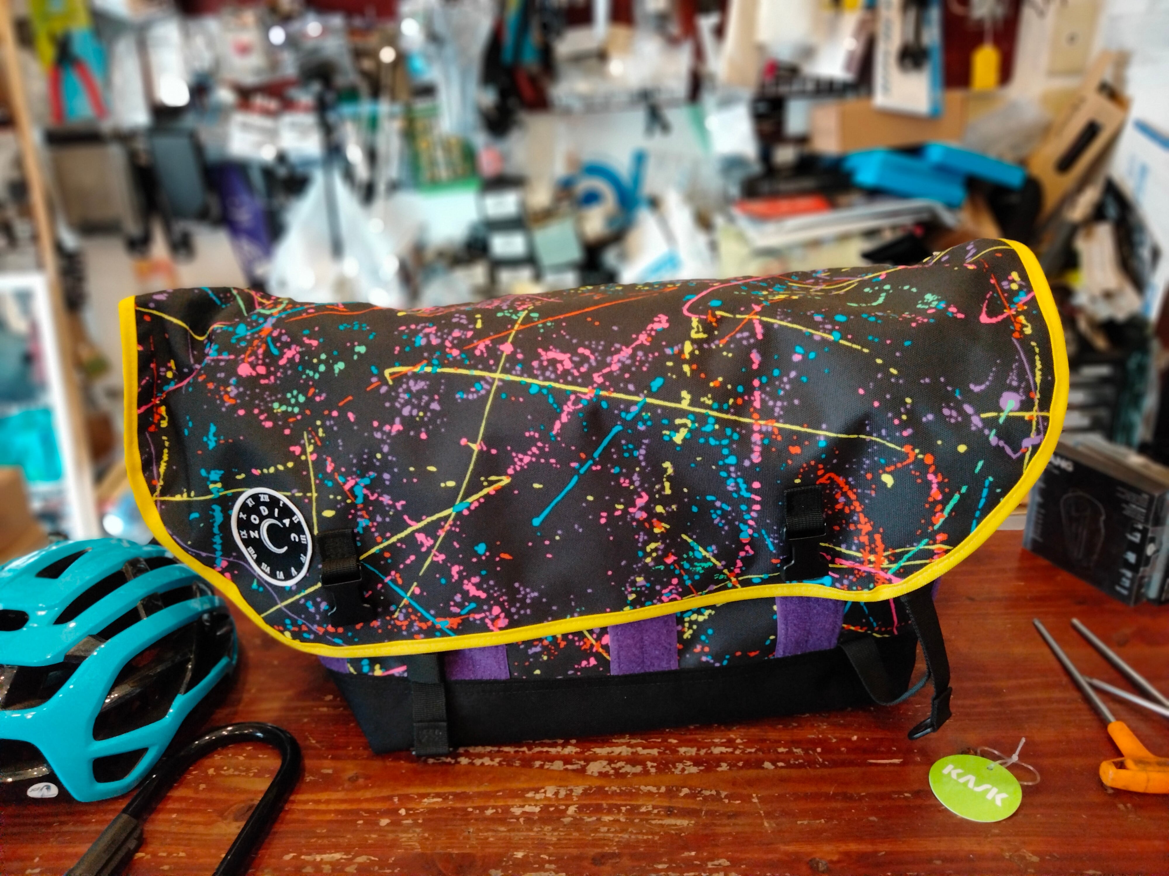 ZODIAC BAGGAGE Sling Messenger Bag / Large | championship ZODIAC BAGGAGE Sling Messenger Bag / Large | championship