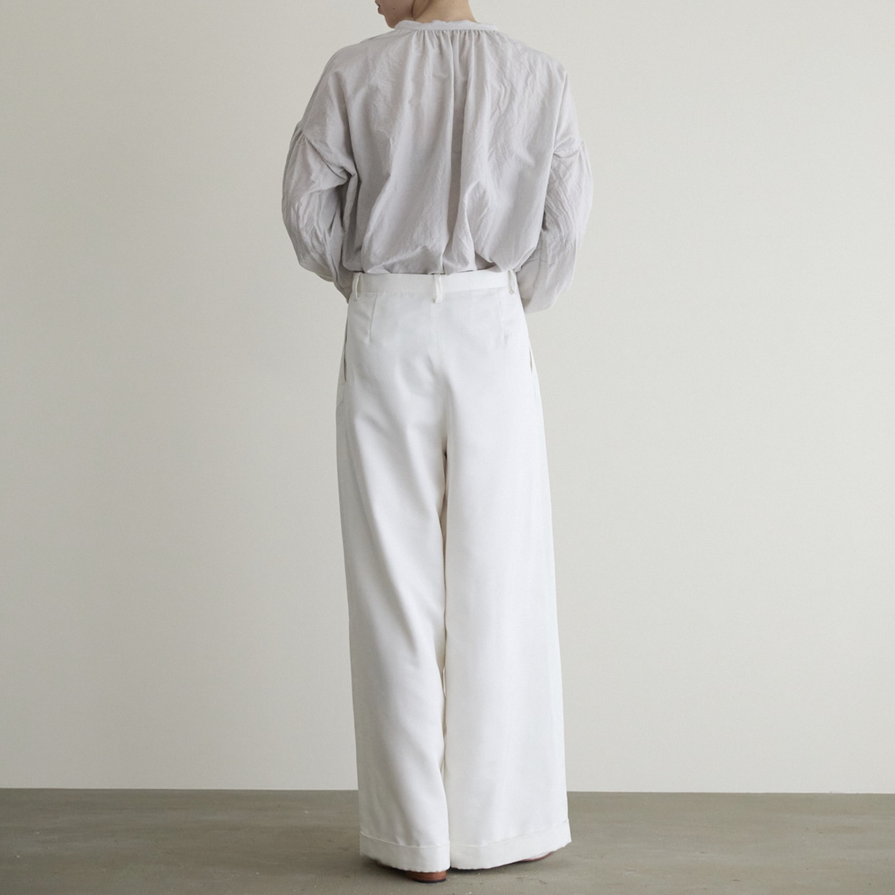 humoresque(ユーモレスク)gather blouse wool/silk ウールシルク  ギャザーブラウス(ライトグレー)