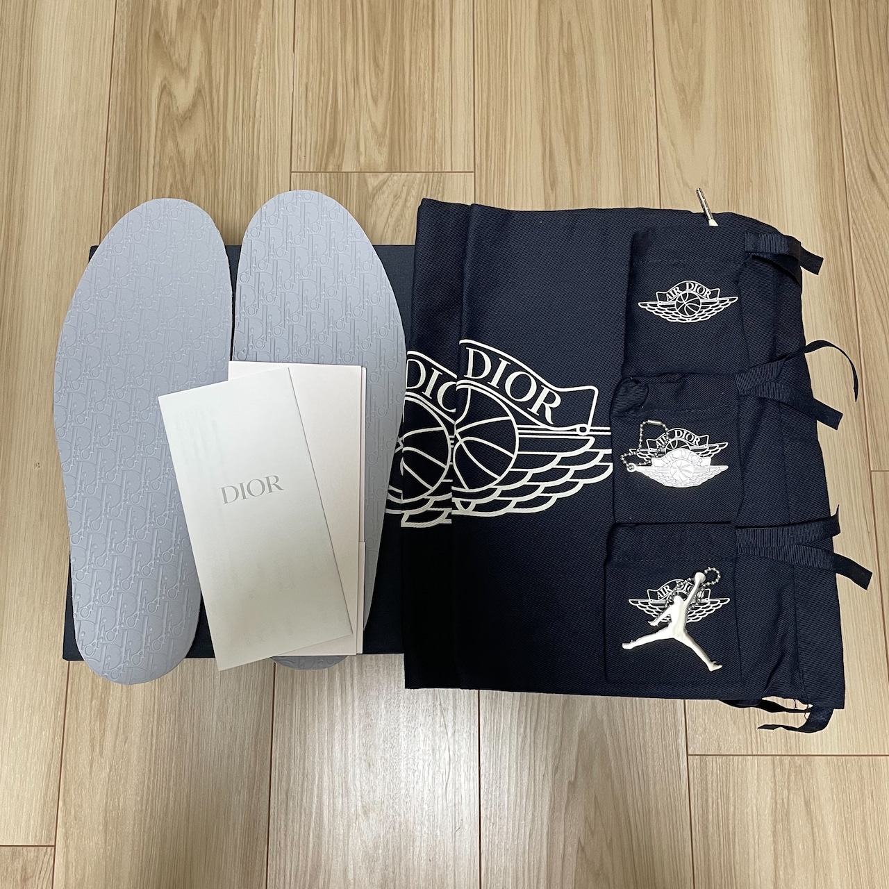 ×DIOR AIR JORDAN 1 LOW OG WOLF GREY CN8608-002