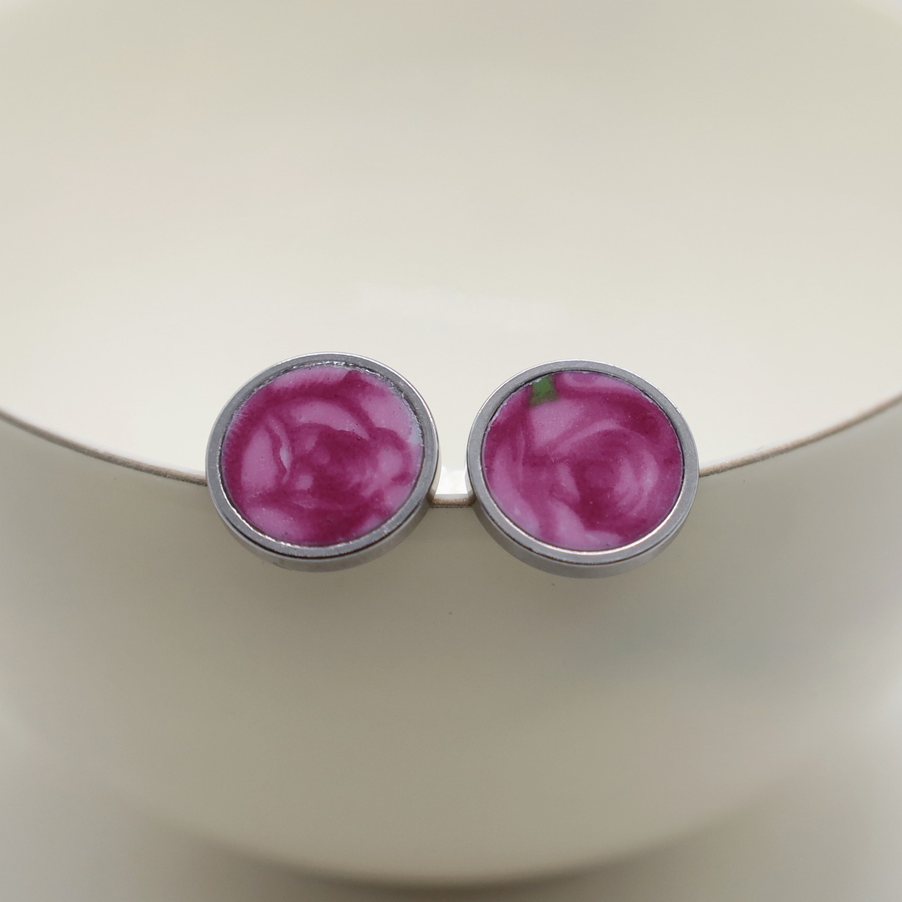Stud earrings32
