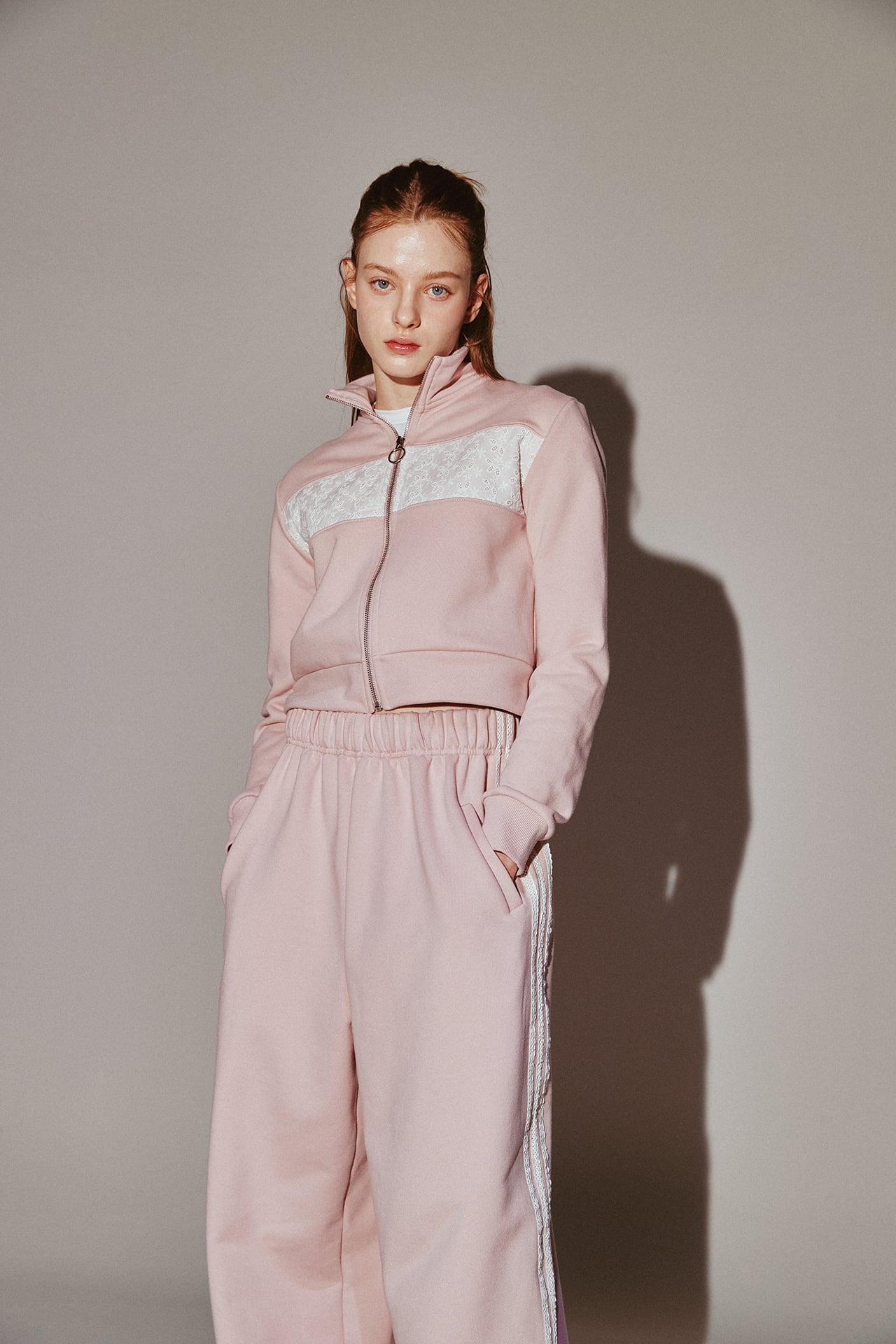 ☆IVE ウォニョン 着用！！【MOILLY】Lace 7 Track Top Pink | もごつ