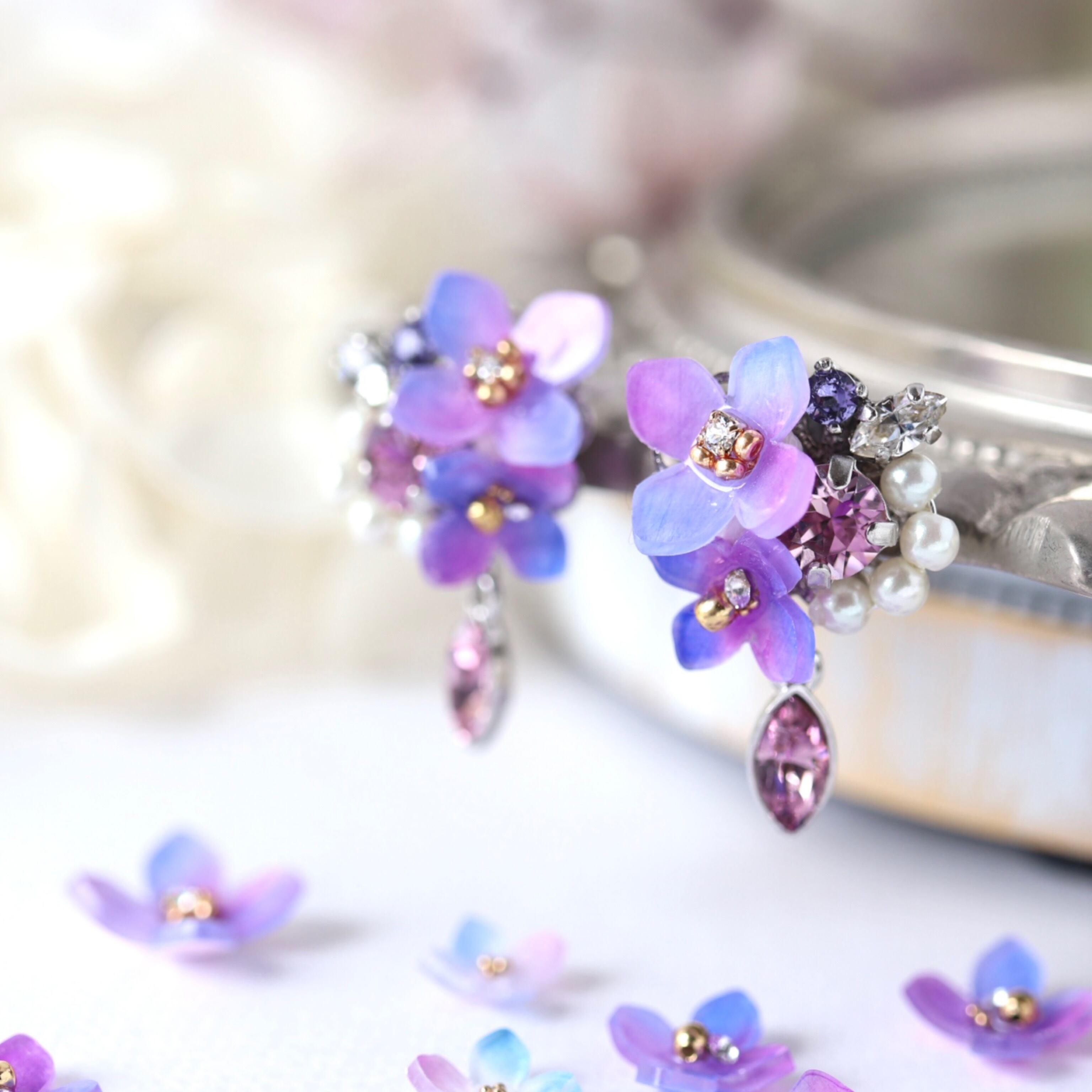 紫陽花とスワロフスキー bijouのピアス／イヤリング | 大人可愛い 