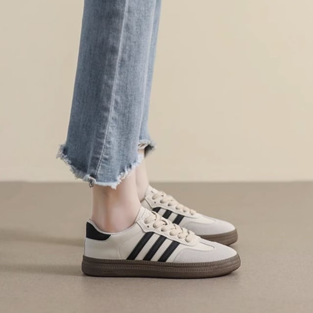 【予約販売】スニーカー 韓国 シューズ カレッジ風 大人可愛い こなれ感 ライン 靴 オフワイト 3本線 デザイン お洒落 カジュアル ストリート 22.5cm/23cm/23.5cm/24cm/24.5cm/25cm