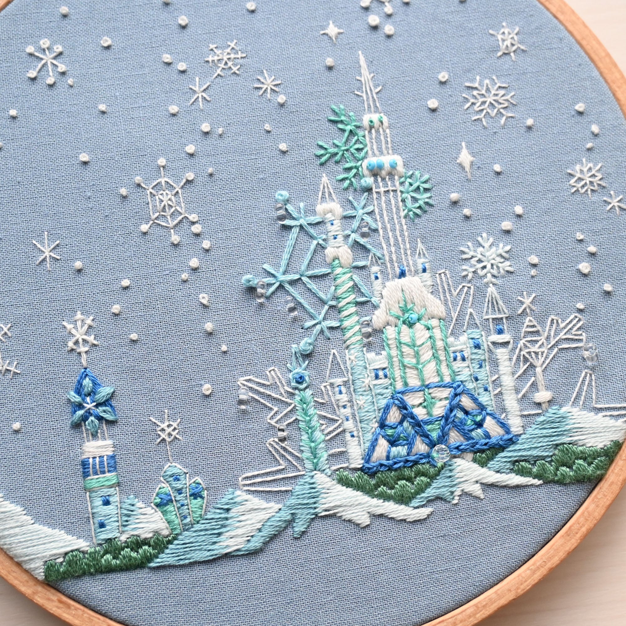 刺繍キット 「クリスタルスノー神殿」《空想街雑貨店》