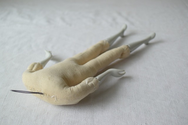 手足が白磁の人形ボディ