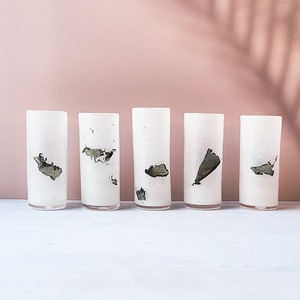 琉球ガラス ミニグラス 銅箔 乳白色 細型グラス 日本酒グラス がじゅまる一輪挿し おちょこ 沖縄  【gaju-g-6】
