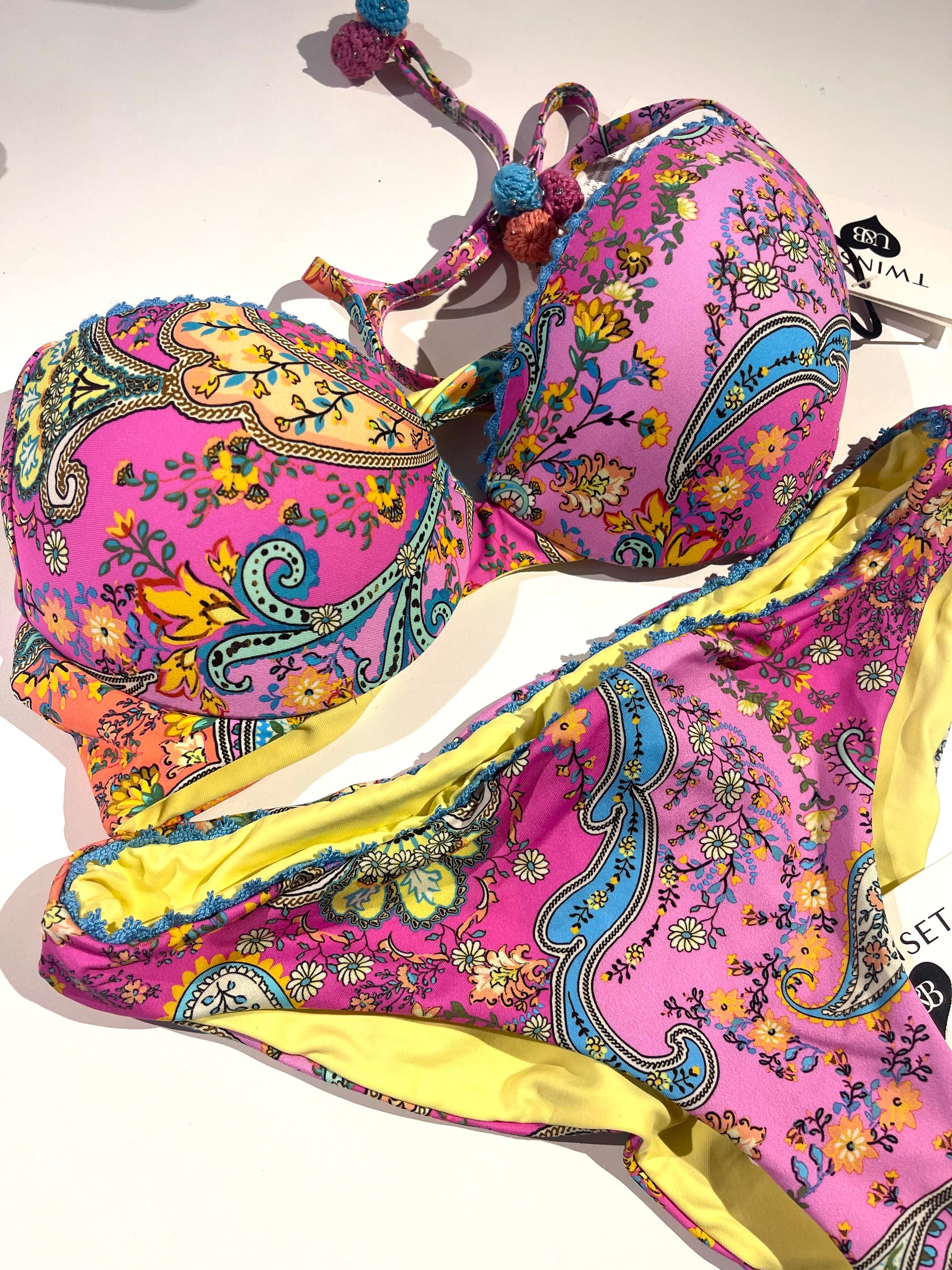 TWINSET <イタリア、ツインセット>ENJOY YOUR PRINT ペイズリーワイヤー入りカップビキニセット