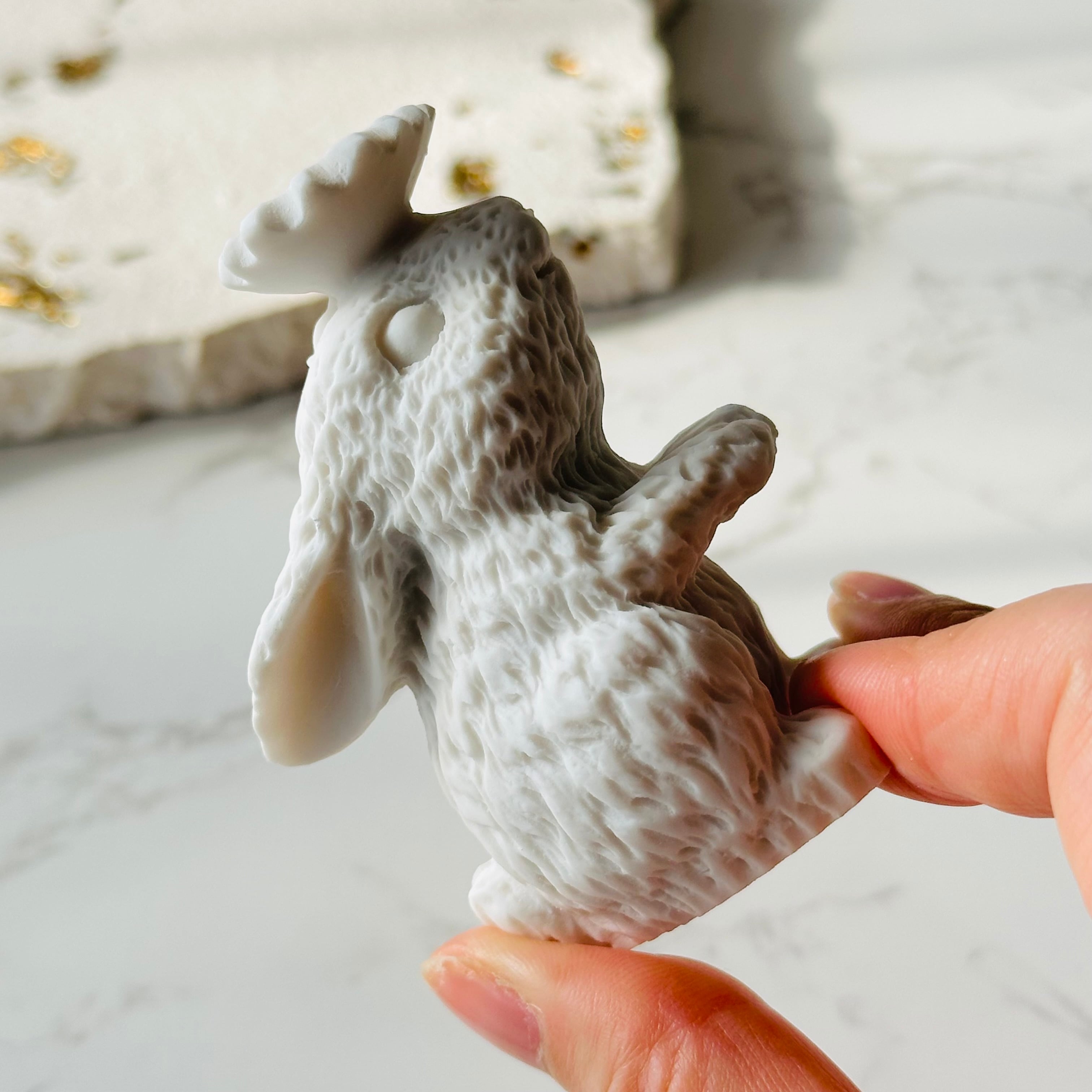 天然石スフィア台｜白いうさぎの可愛いインテリア台座 | Mt.Sophia