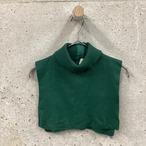 Green knit collar