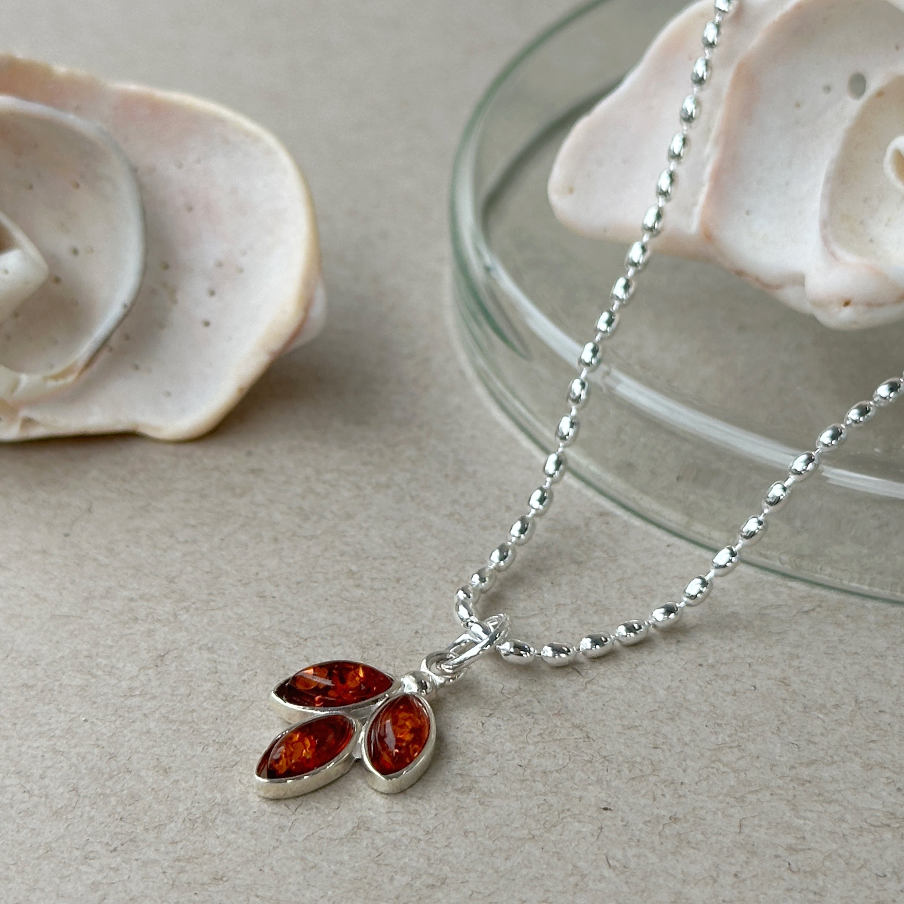 アンバー リーフ ネックレス 琥珀（こはく） | 【公式通販】鎌倉の