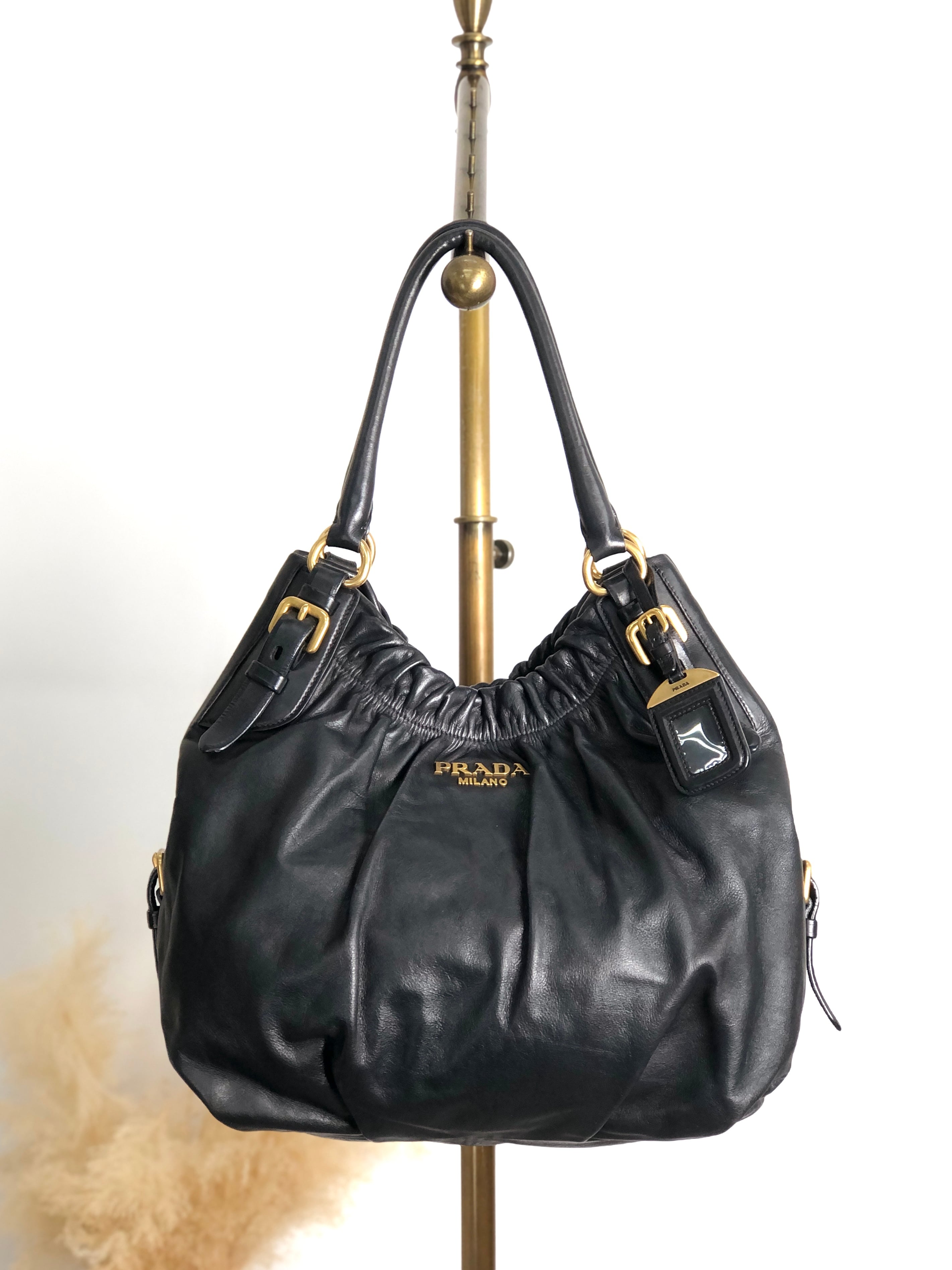 PRADA プラダ ショルダーバッグ ブラック ロゴ レザー ホーボーバッグ