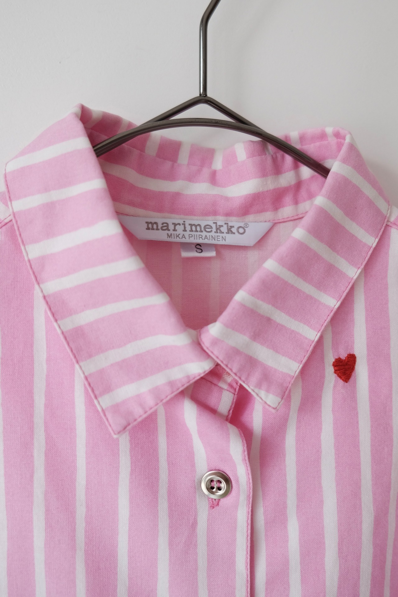 Marimekko pink Jokapoika shirt with a heart embroidered