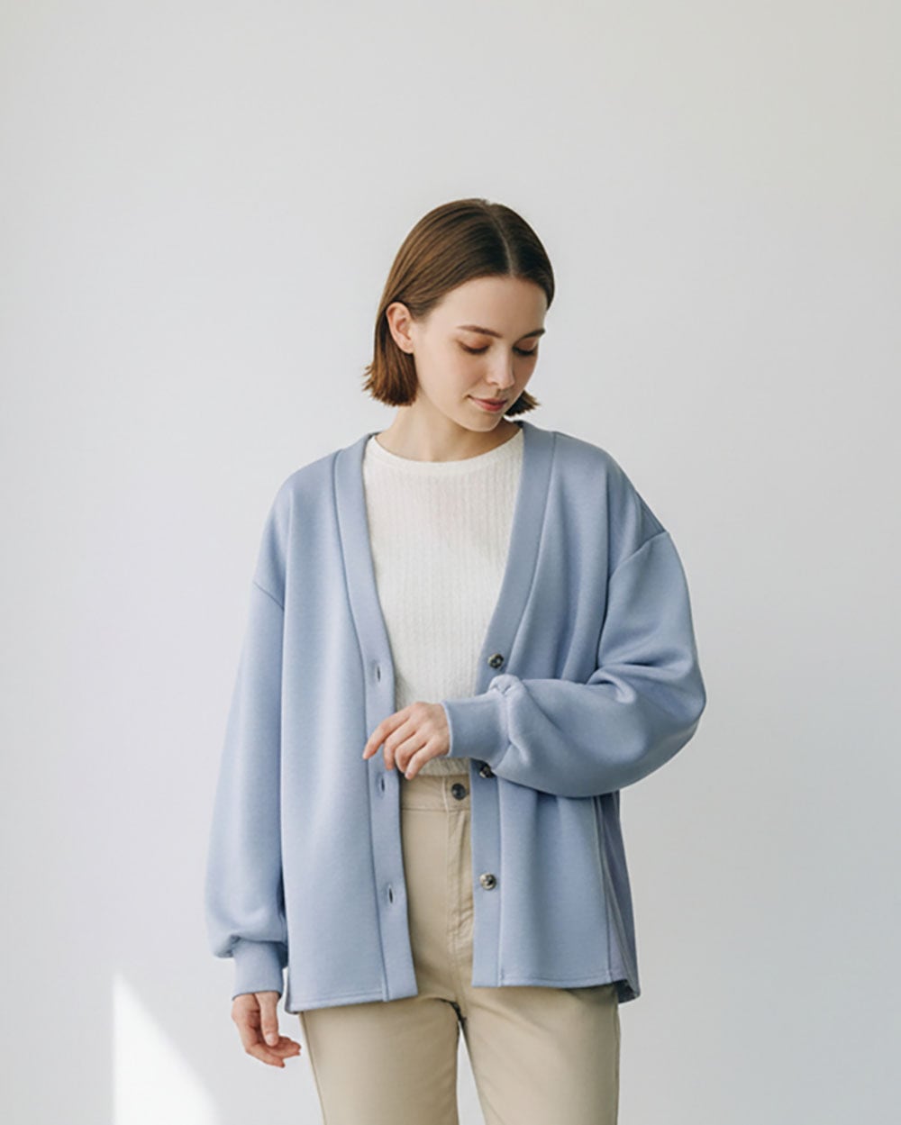 Vネックカーディガン 2026S/S バック配色Vネックカーディガン no.5612379 | BOOGIE-WOOGIE
