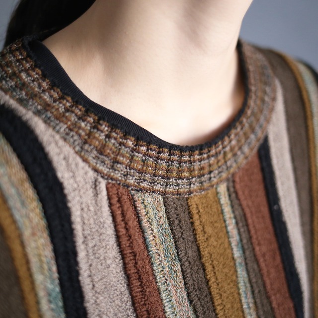good earth color 3D knit stripe pattern loose sweater