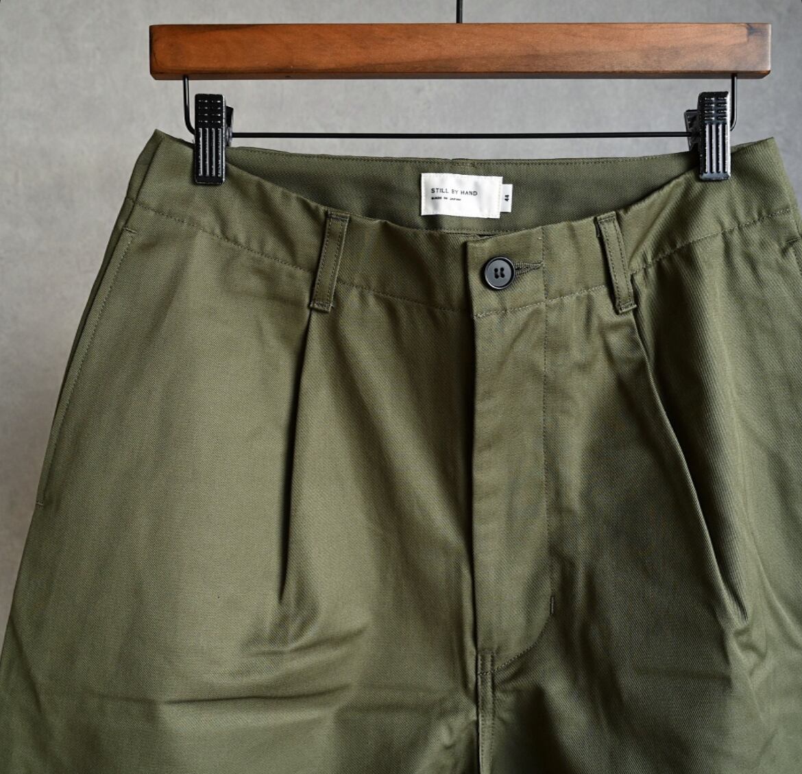 STILL BY HAND】KNEE TACK WIDE TROUSERS スティルバイハンド STILL BY HAND】KNEE TACK WIDE TROUSERS スティルバイハンド