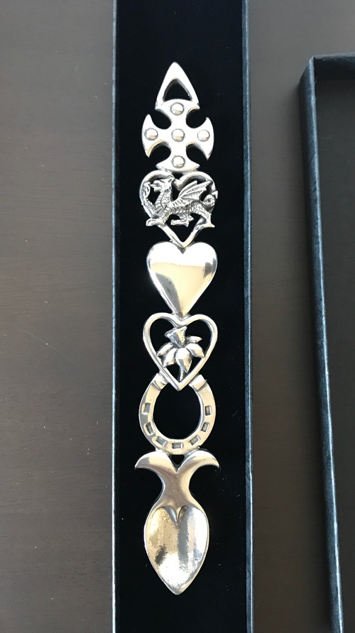 ウェルッシュ　ラブスプーン　Pewter welsh love spoon Celtic cross dragon heart daffodil&horseshoeの画像