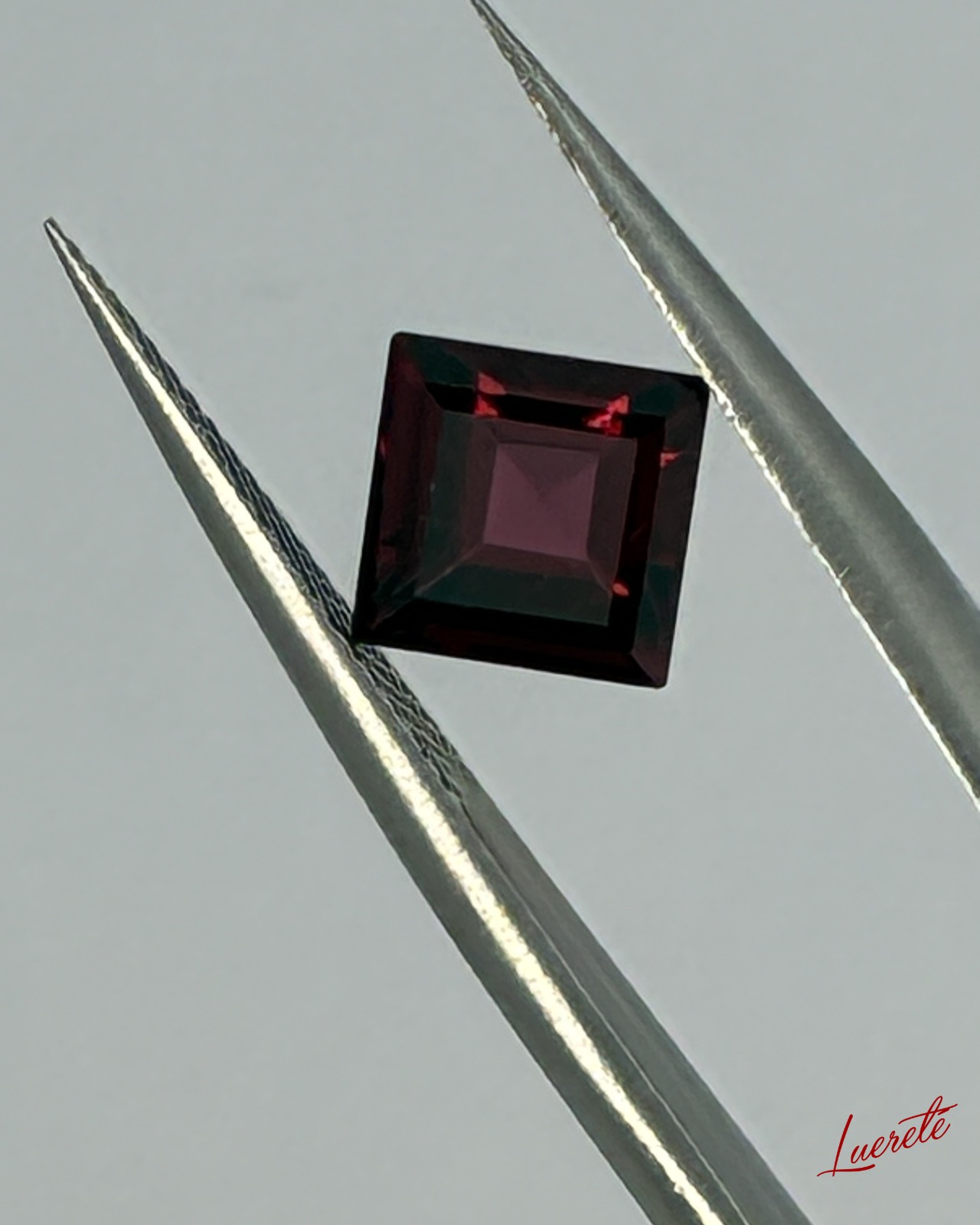 Natural Rhodolite Garnet 1.6ct Loose Gemstone｜天然ロードライトガーネット 1.6ct ルース【LE-0061】