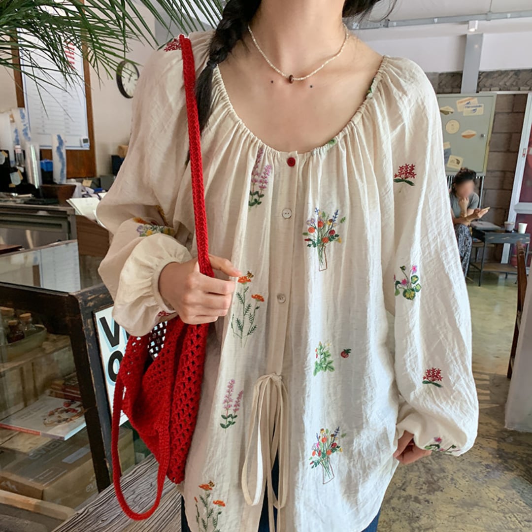 embroidered volume sleeve blouse