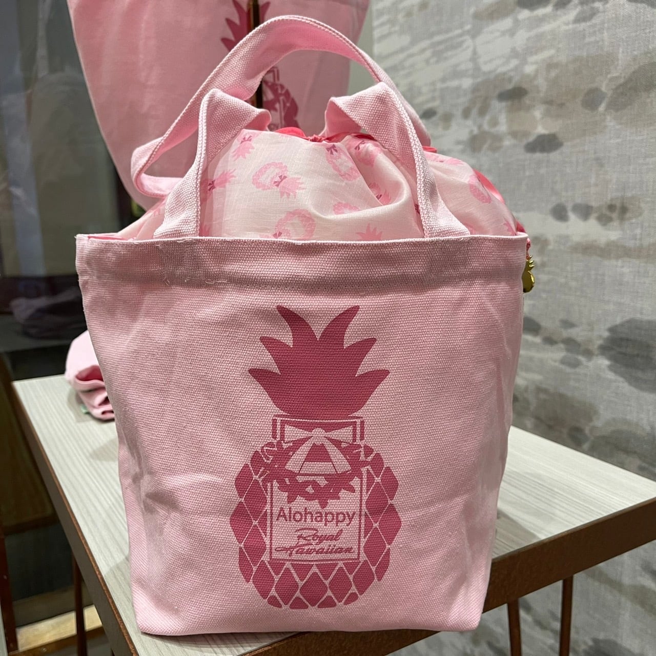 【新品】ロイヤルハワイアンホテル　トートバッグ　ピンク