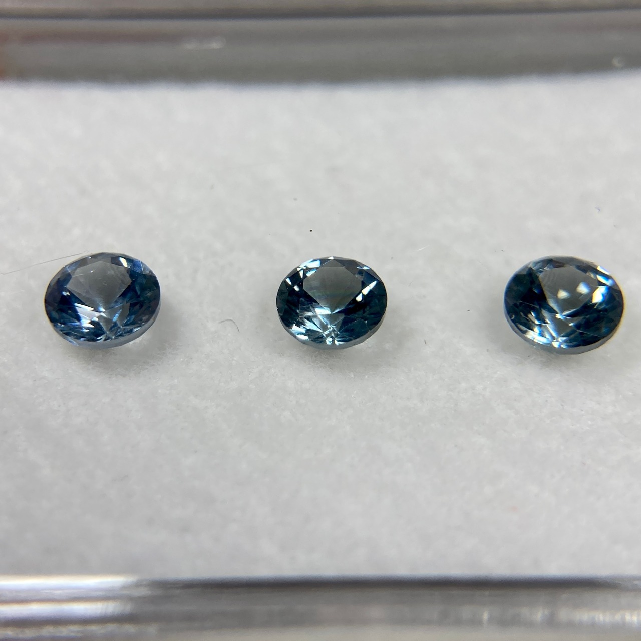 青緑系 丸いスピネル 単品販売 約3.4mm r-0059　※石は選べません