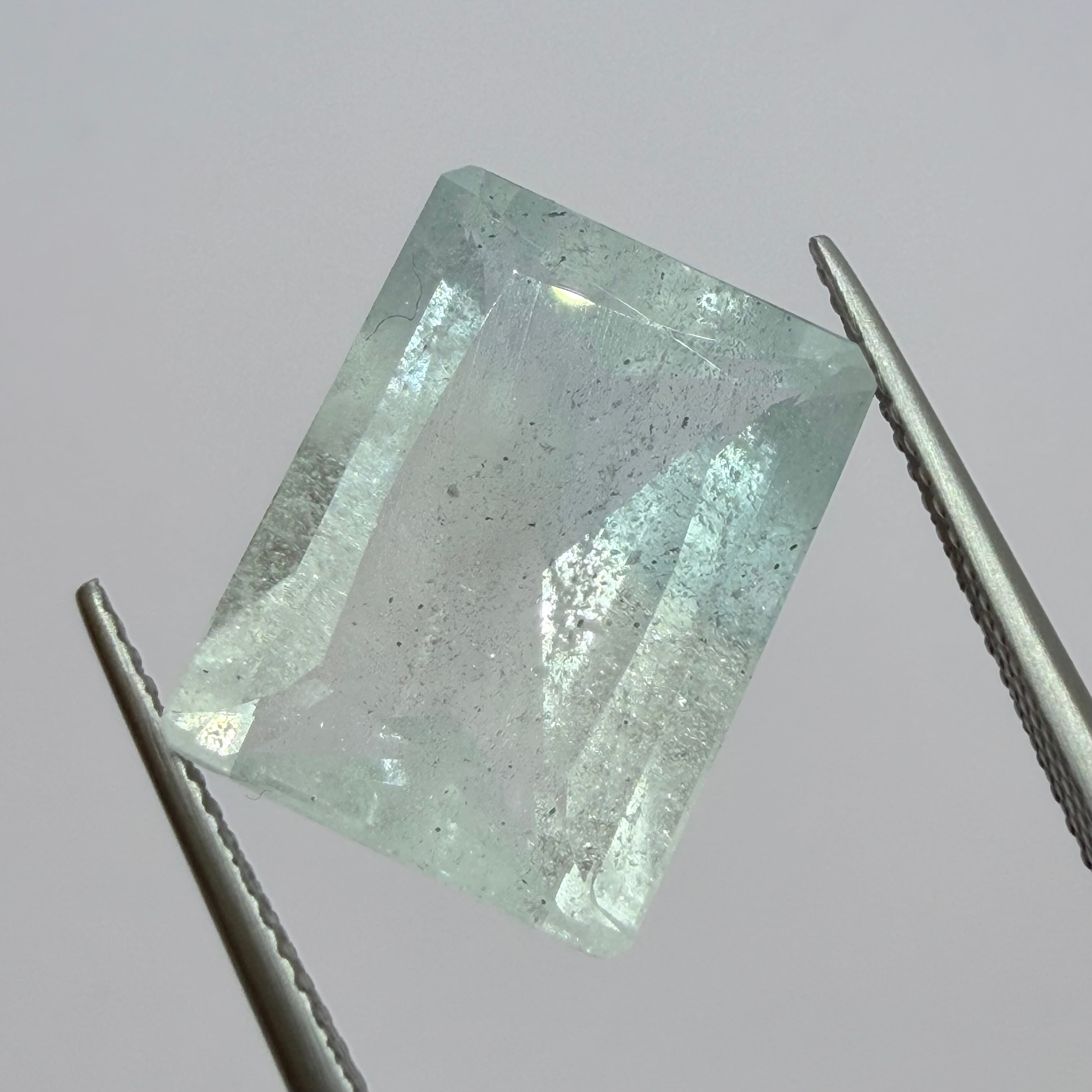 水の中の景色　ナチュラルバイカラートパーズ