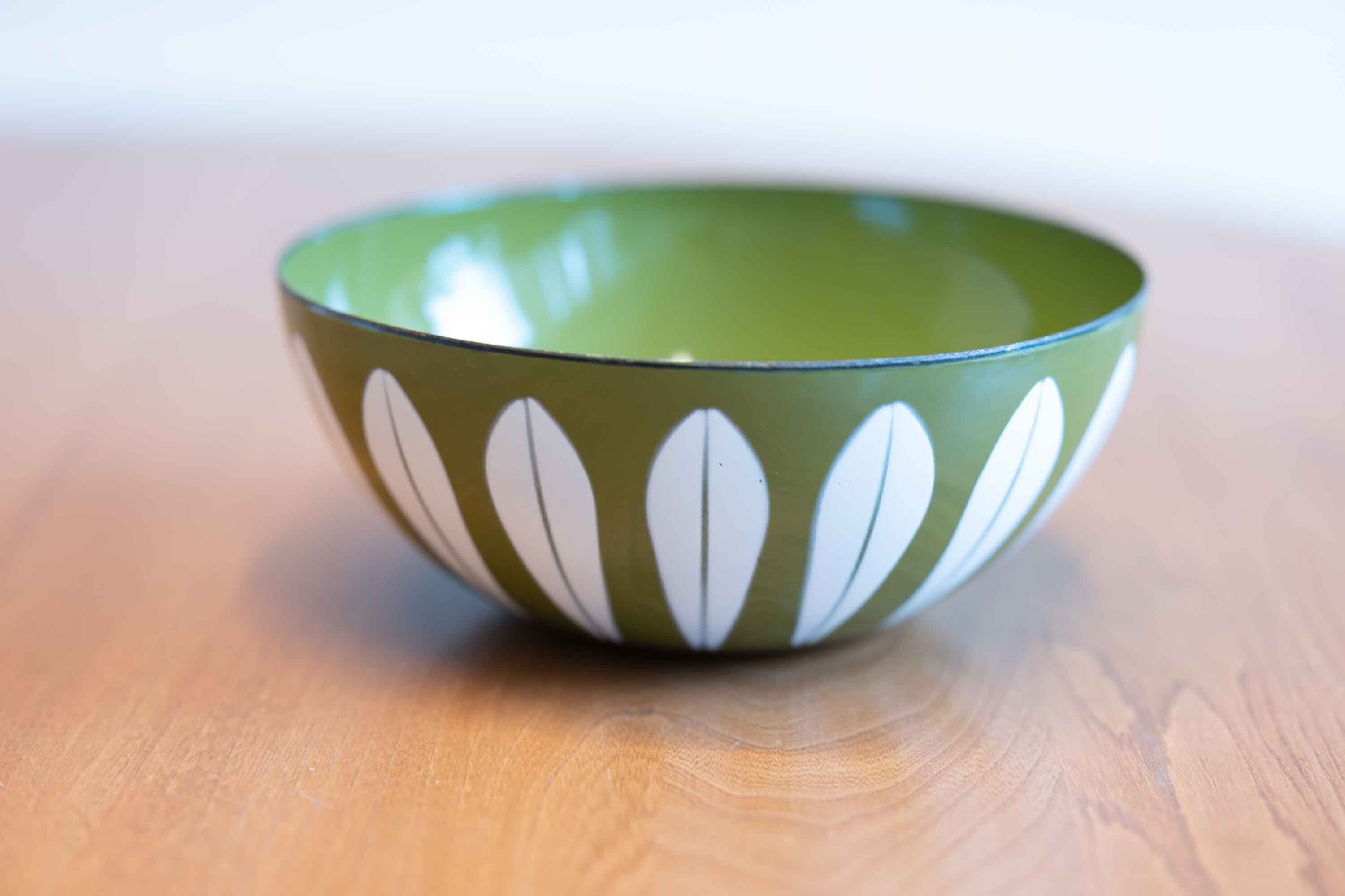 キャサリンホルム ロータス柄 ホーロー製のボウル Mサイズ