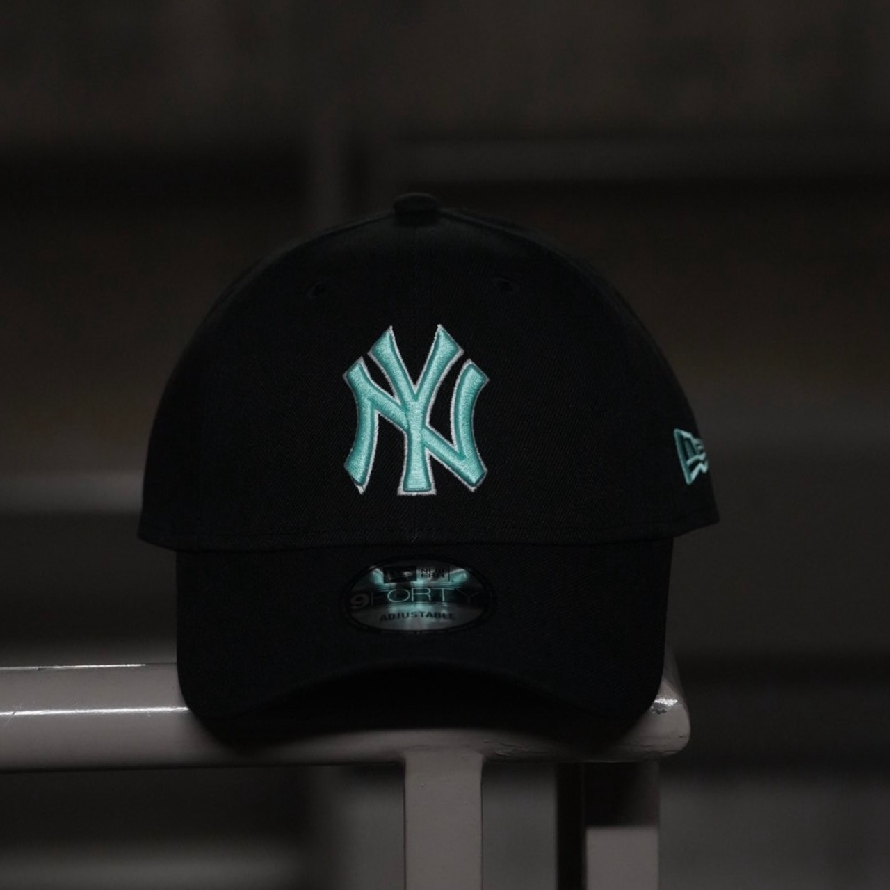 【gifthat別注】NEW ERA 940/9FORTY  ニューヨーク・ヤンキース　BLACK SEAGLASS