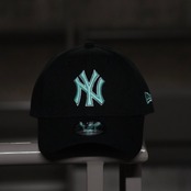 【gifthat別注】NEW ERA 940/9FORTY  ニューヨーク・ヤンキース　BLACK SEAGLASS