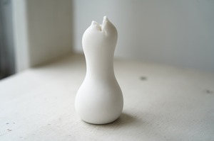 59 白ヒナ一輪挿し小 山下寛兼　2