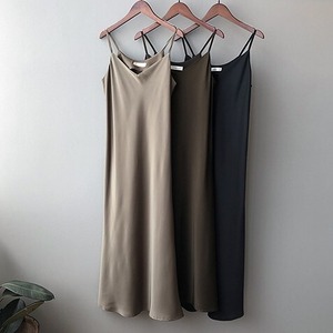 ワンピース キャミワンピレディース 送料無料 キャミソール ロング丈 マキシ丈 9分丈 袖なし ノースリーブ Vネック 襟なし セミフレア かわいい 大人可愛い きれいめ シンプル 上品 おしゃれ レトロ 大人女子 こなれ感 セクシー エレガント モダン 主役級 とろみ感 抜け感 S M L XL ゆったり ゆる 黒 ブラック 茶色 ブラウン カーキ 大人カラー 光沢 無地 春 夏 秋 冬 20代 30代 ママ お出かけ パーティー イベント 着回し 普段使い 重ね着